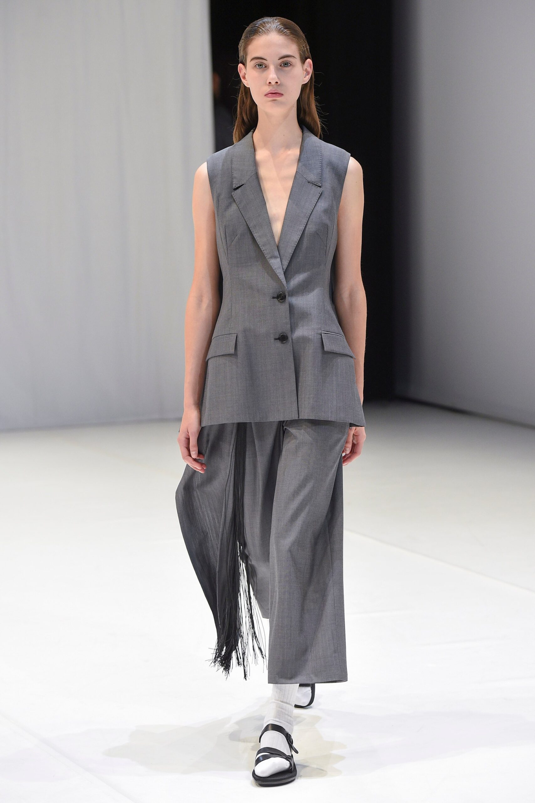 sleeveless longline gray blazer