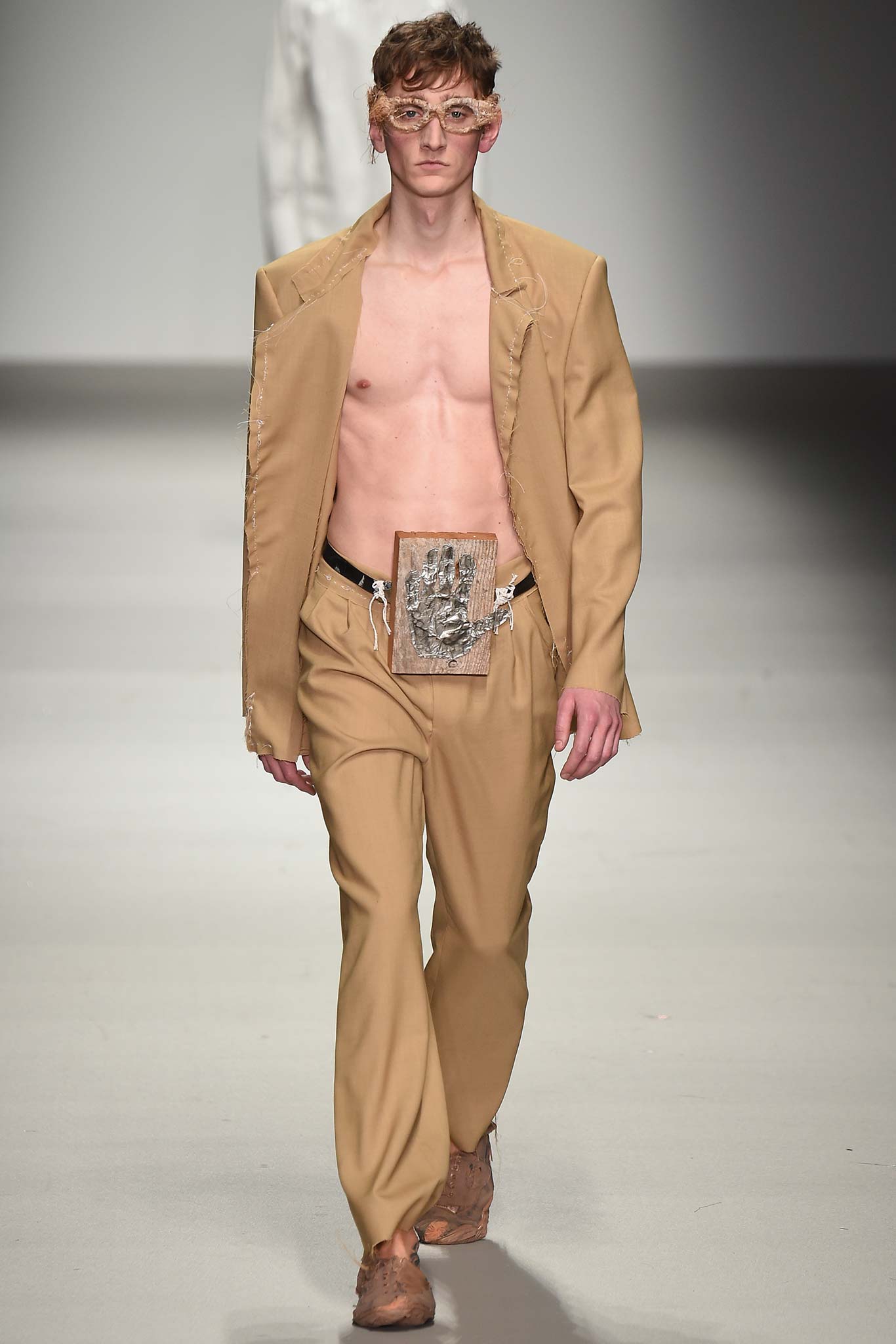 Central Saint Martins F/W 15 Look 98