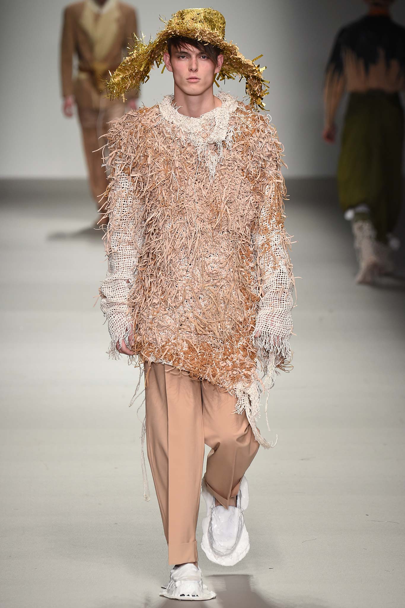 Central Saint Martins F/W 15 Look 104