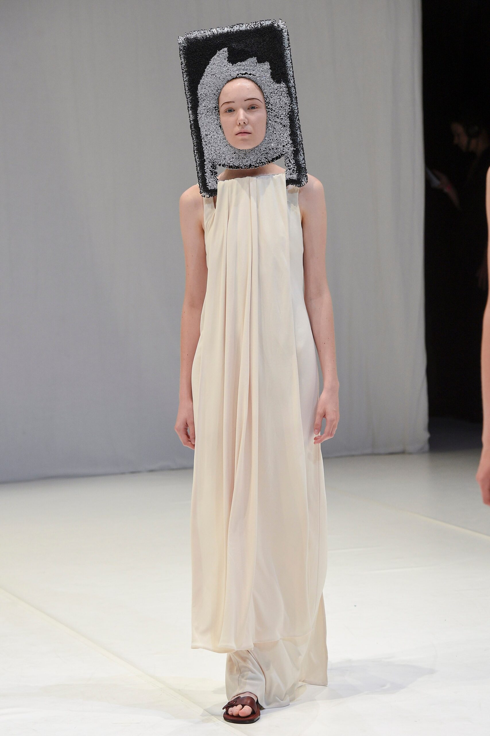Chalayan S/S 18 Look 599