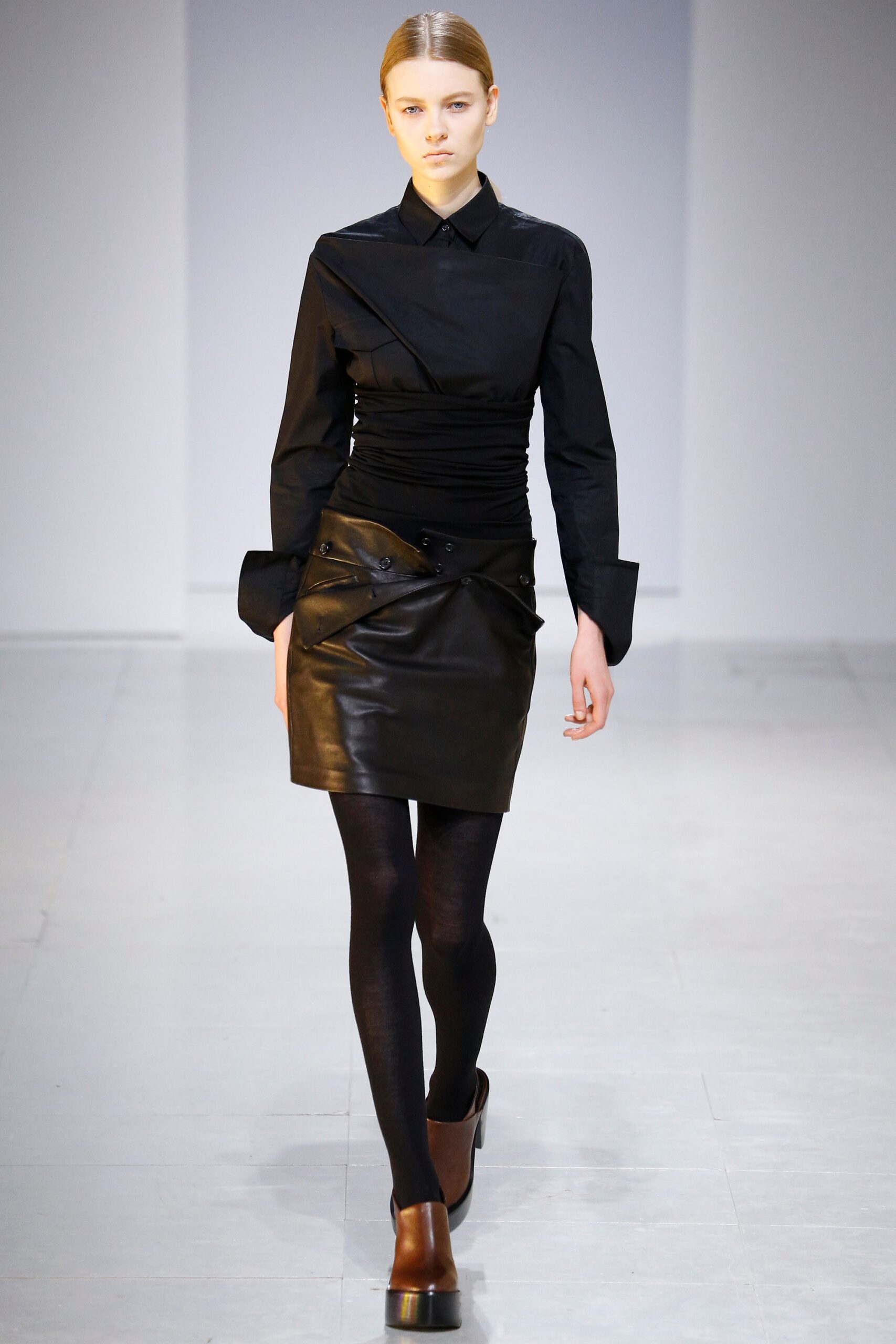 black unknown collared long-sleeve ruched shirt