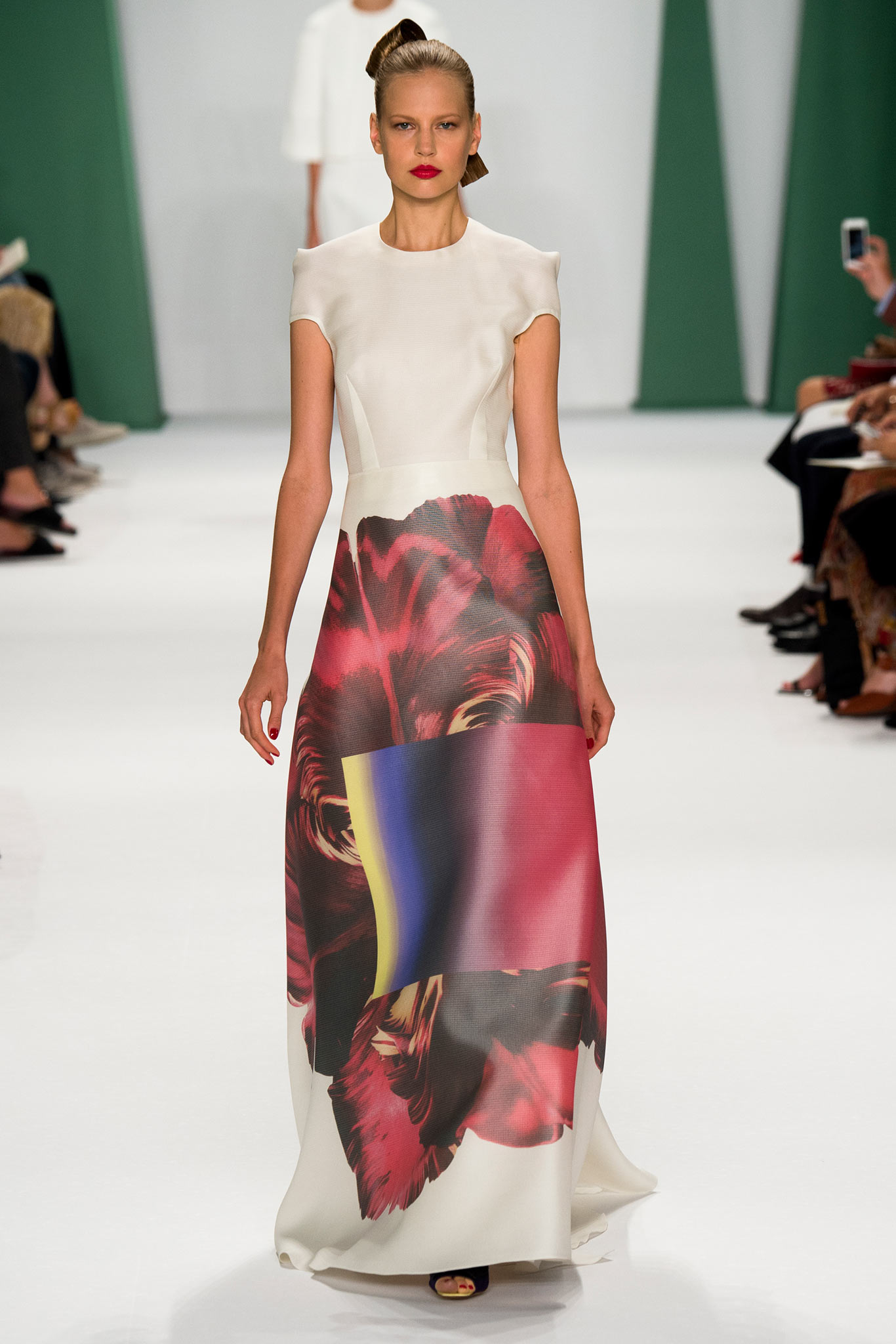 Carolina Herrera S/S 15 Look 18
