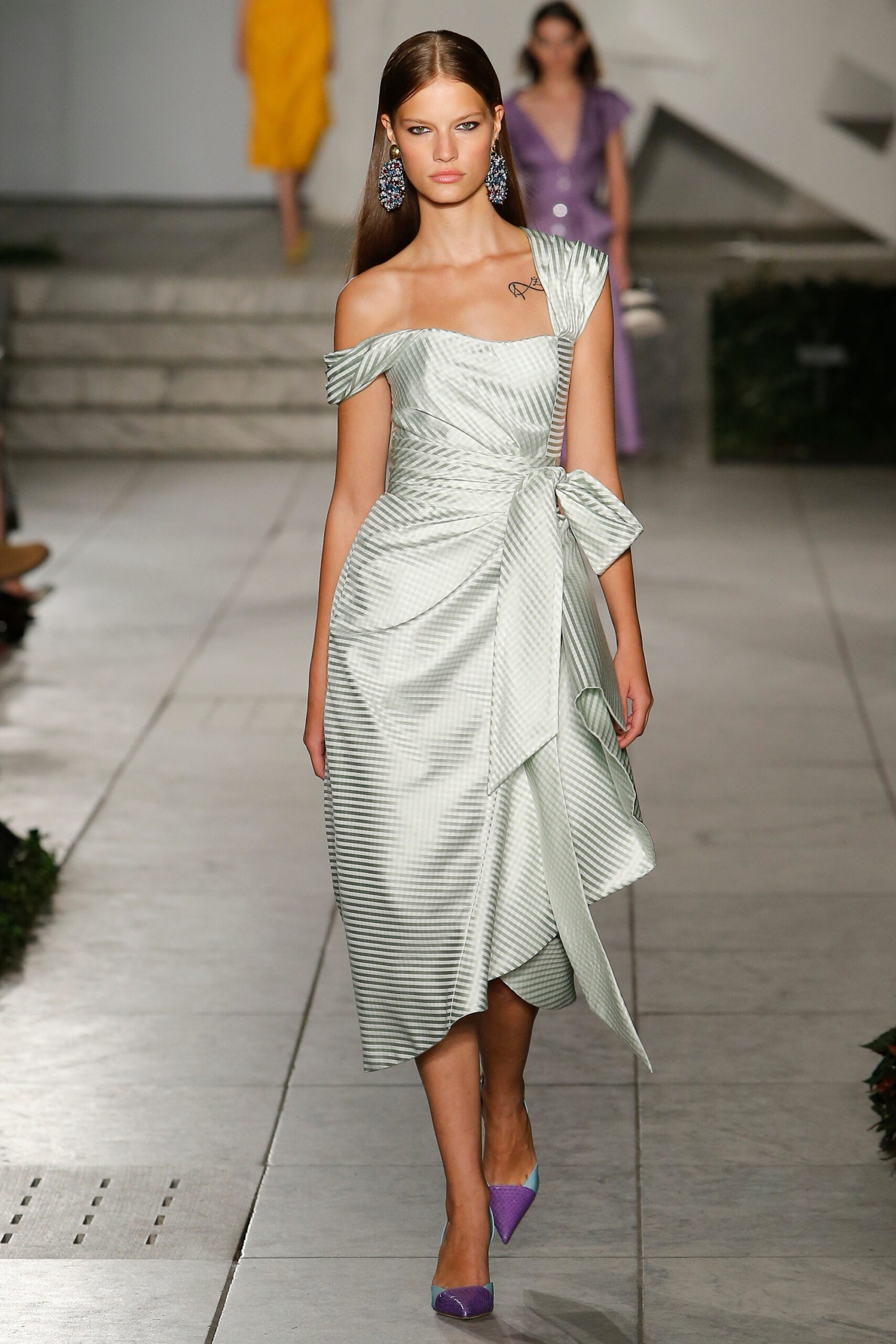 Carolina Herrera S/S 18 Look 33