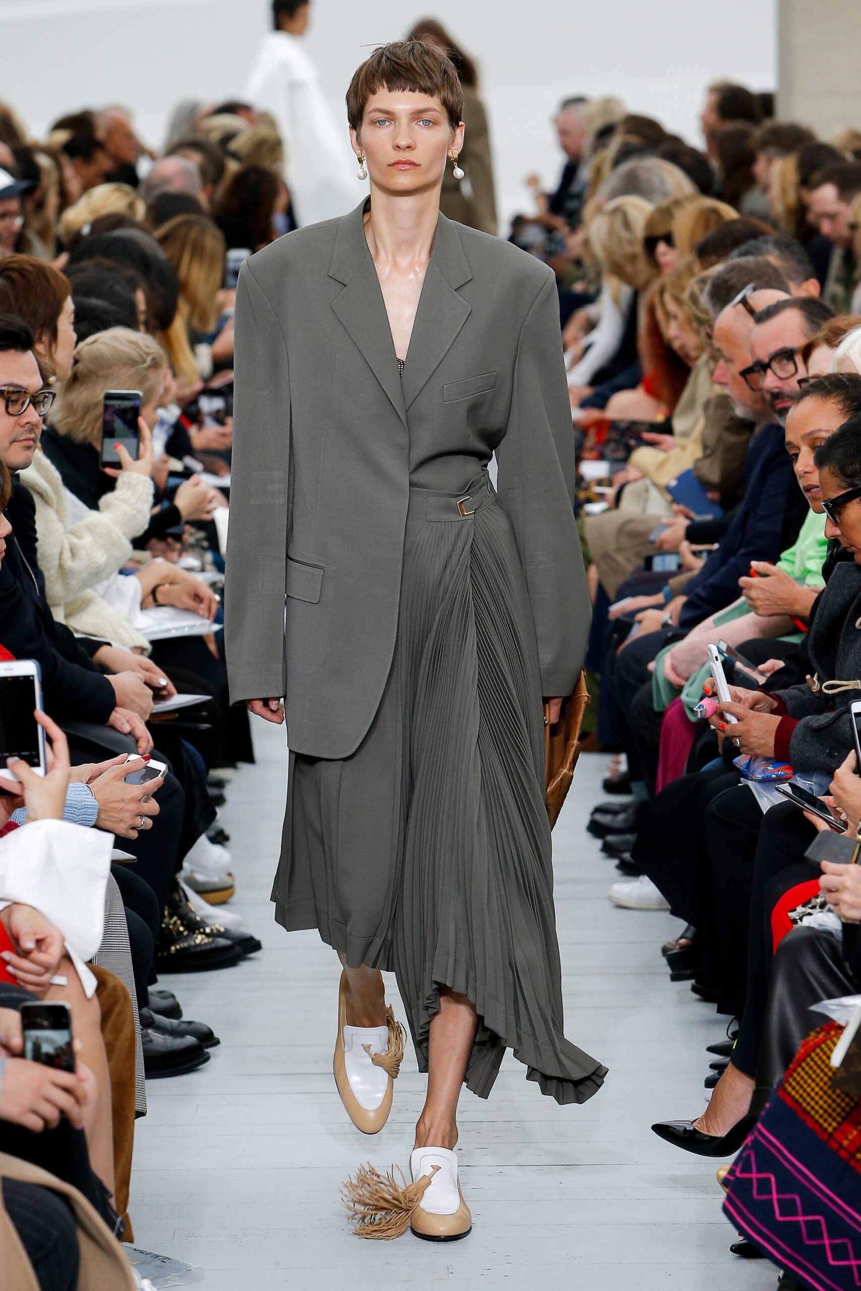 Celine S/S 18 Look 33