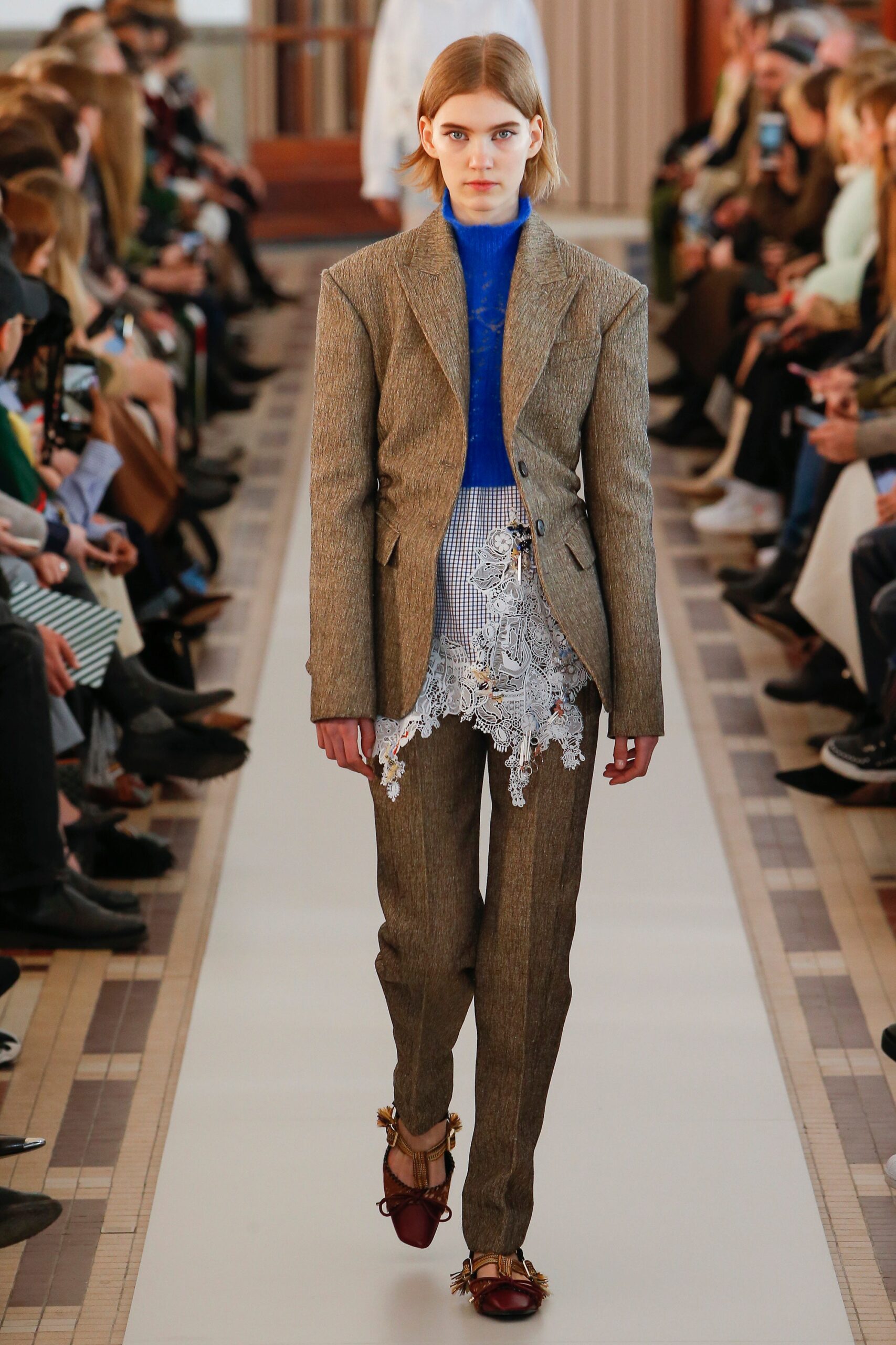 Carven F/W 18 Look 253