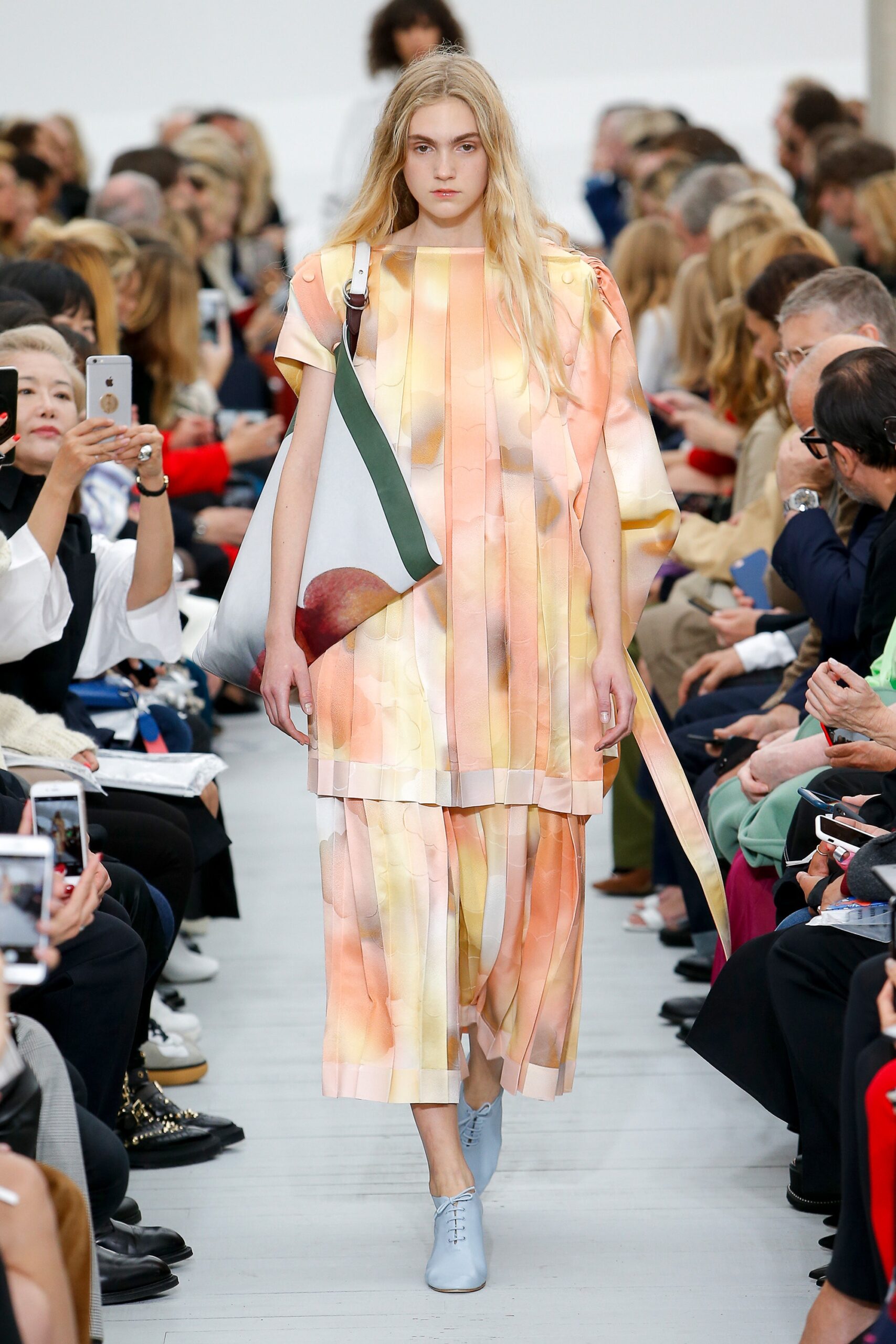 Celine S/S 18 Look 277