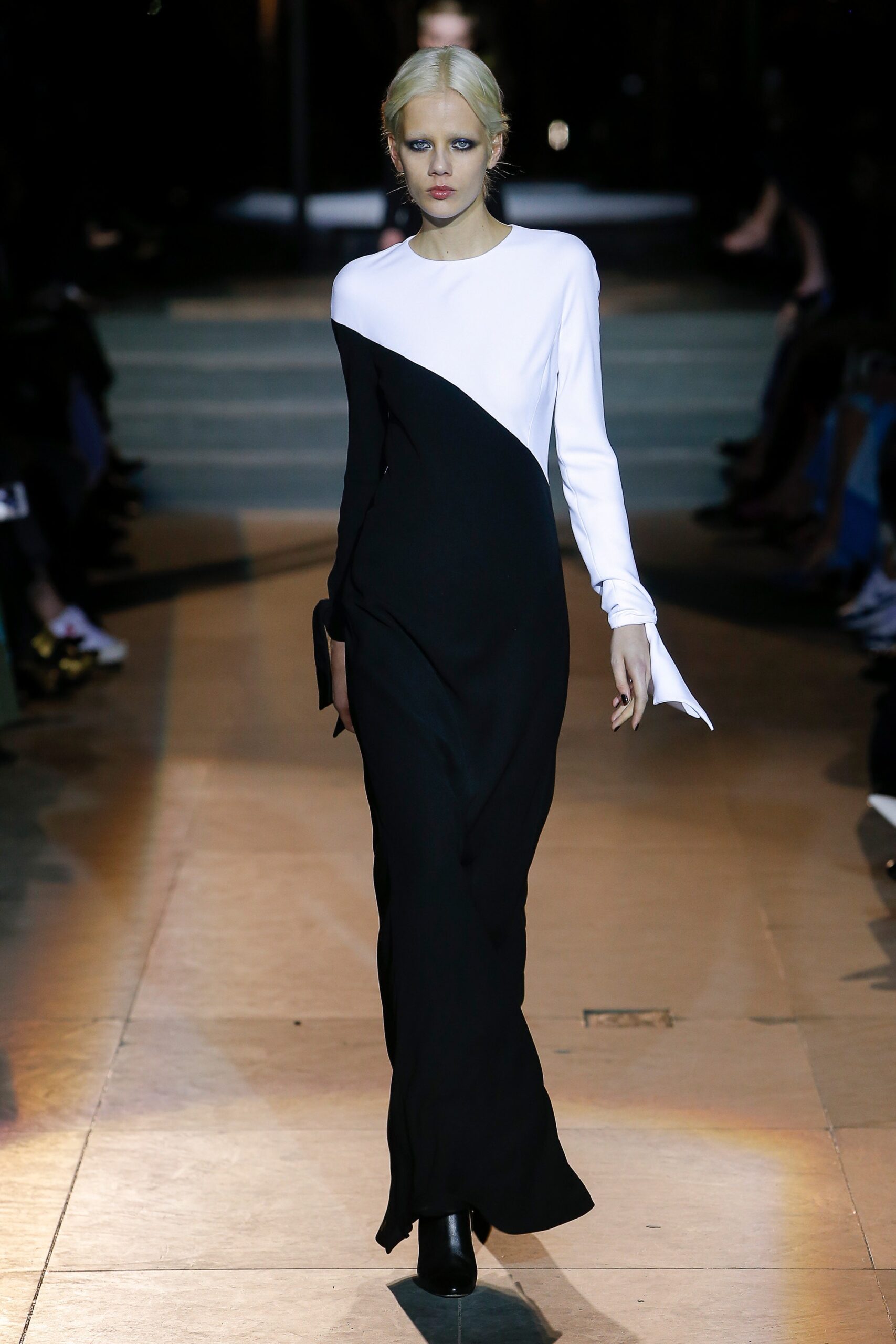 Carolina Herrera F/W 18 Look 387