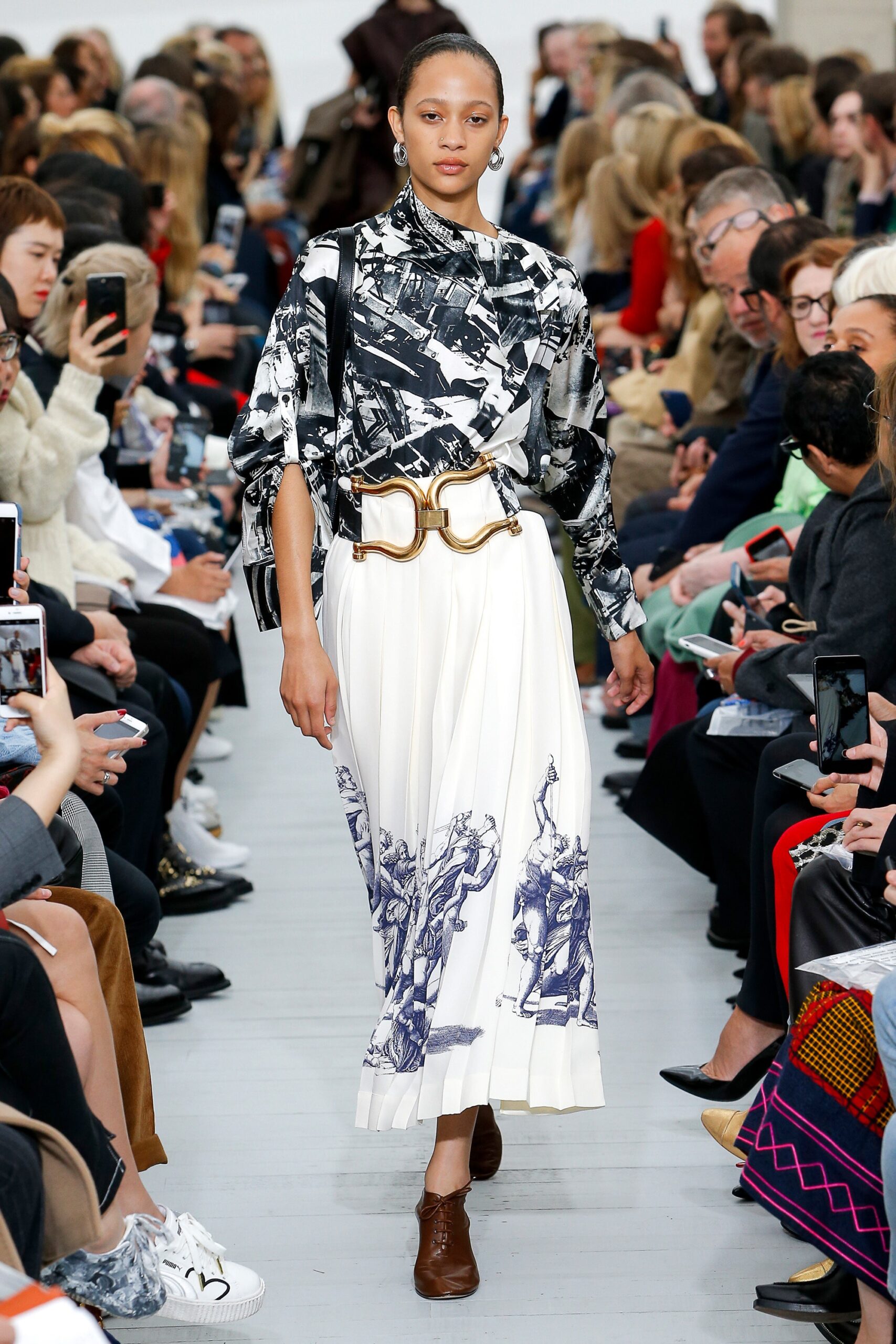 Celine S/S 18 Look 334