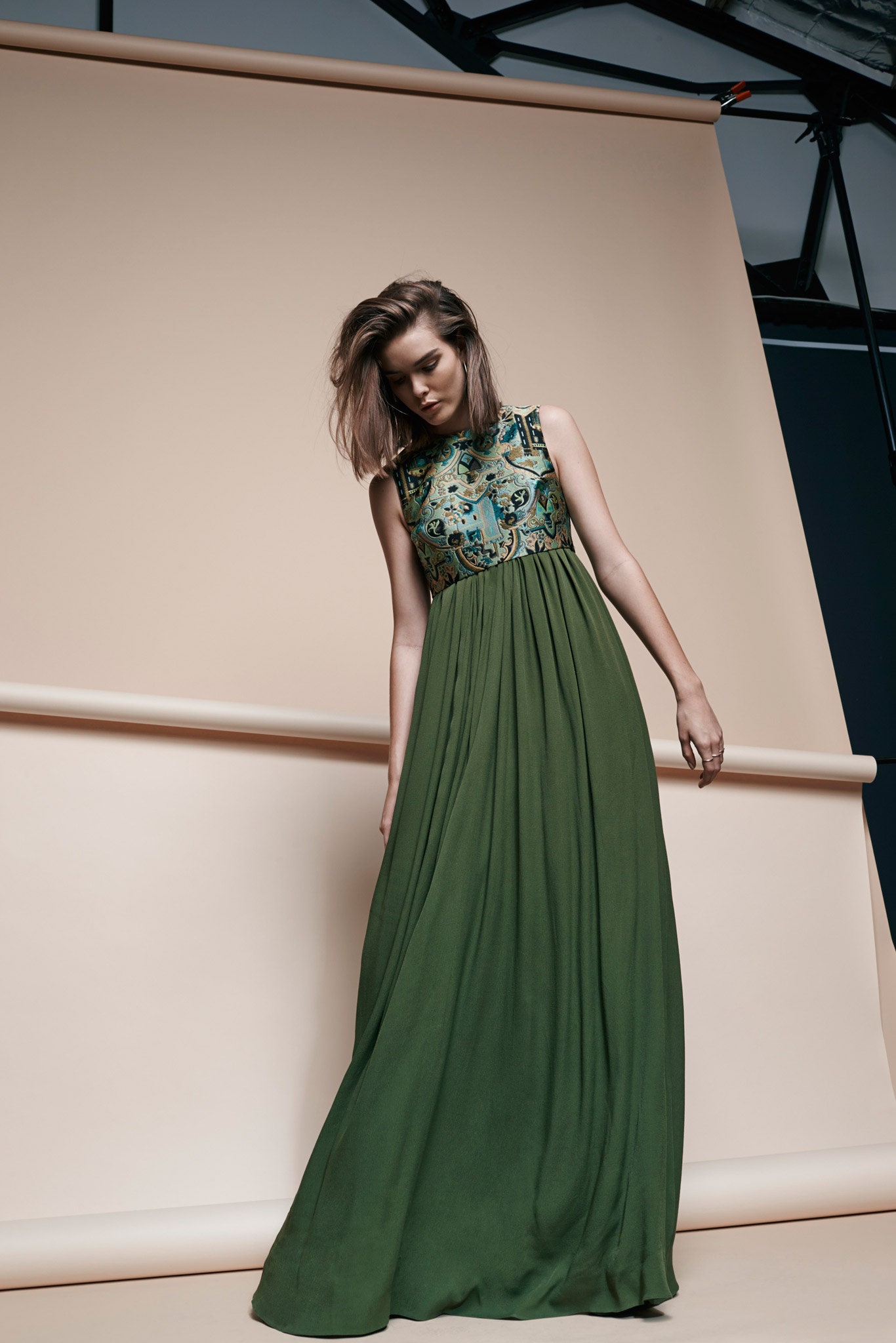 green unknown sleeveless high-neck printed pleated flowing gown