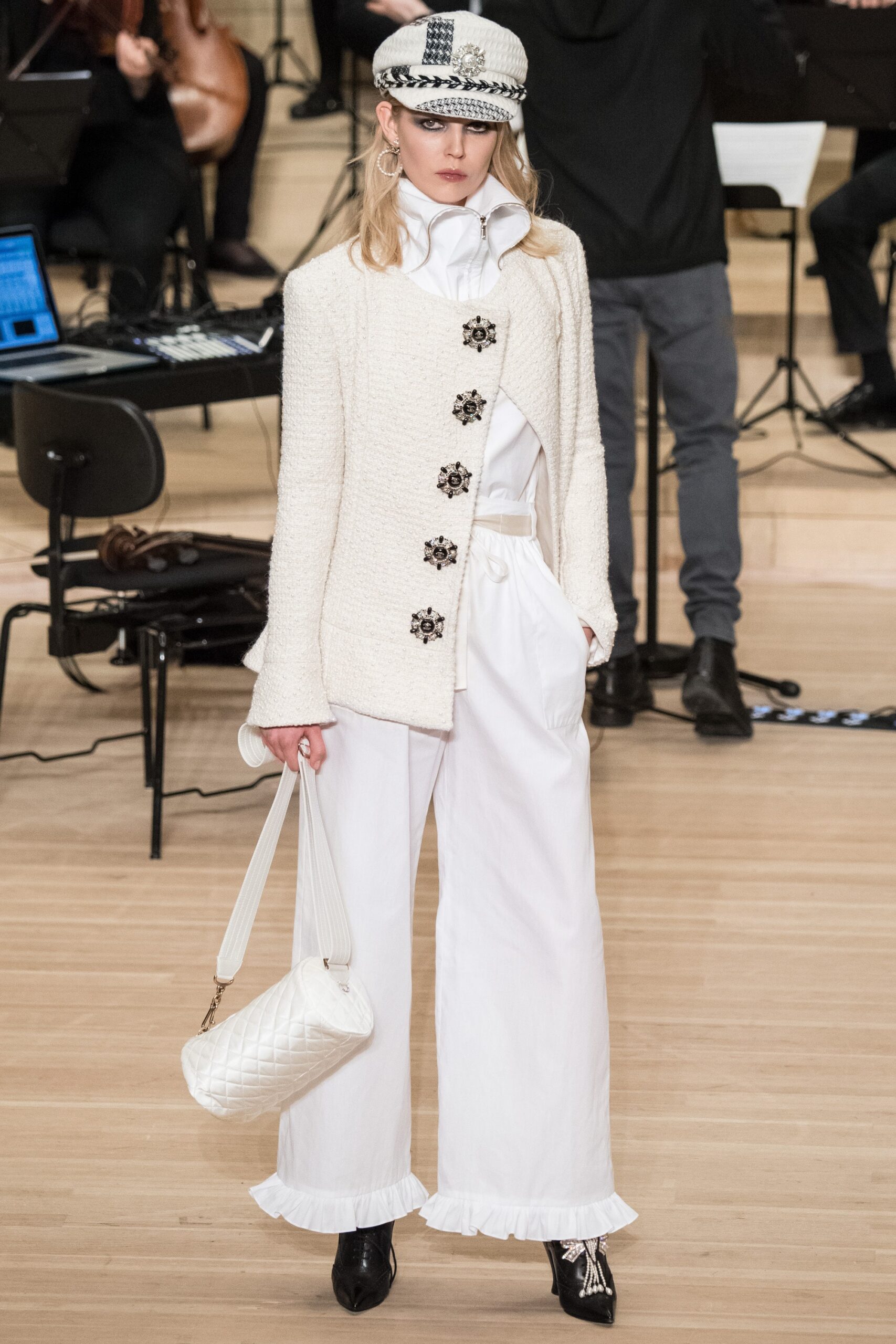 Chanel F/W 18 Look 586