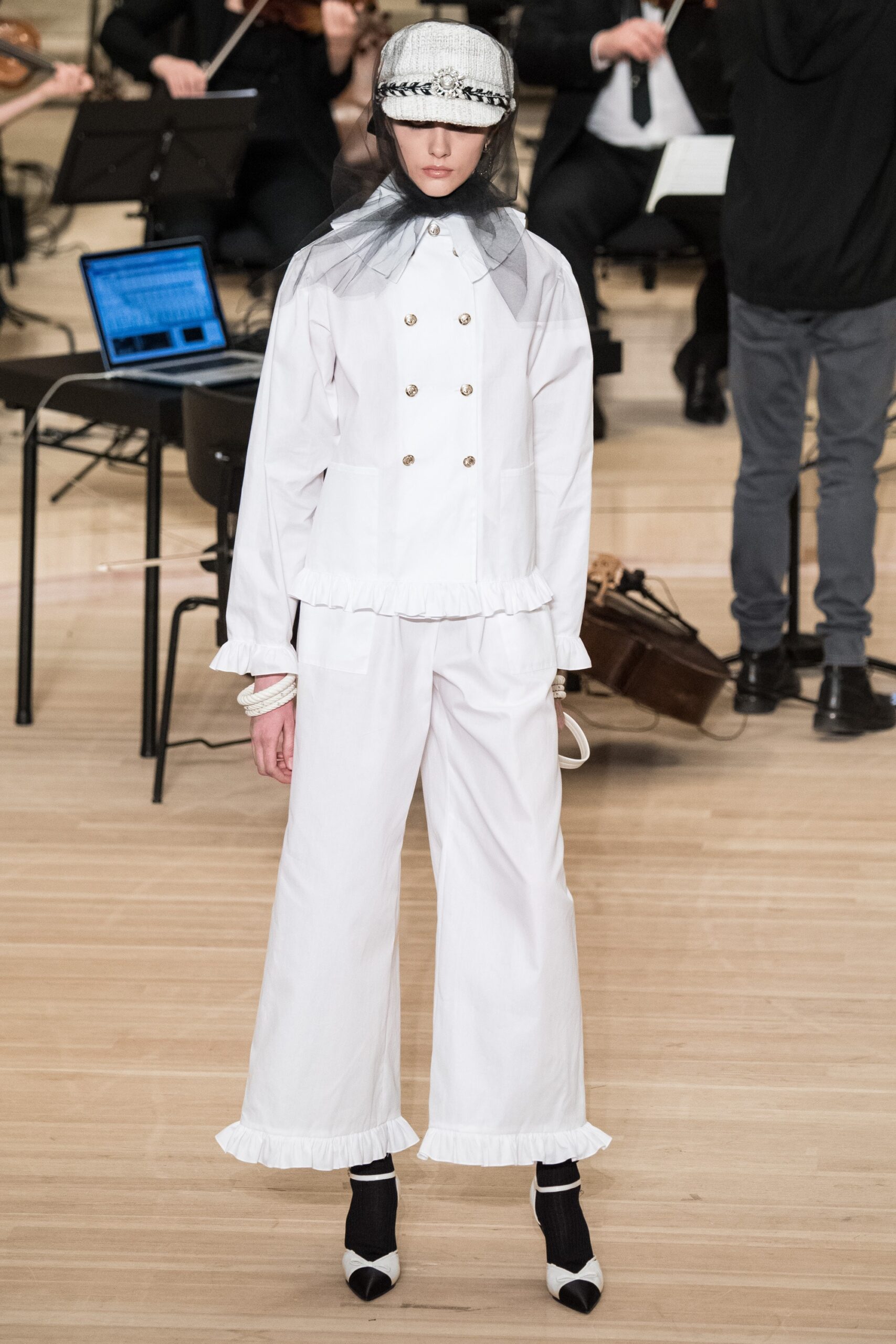 Chanel F/W 18 Look 599