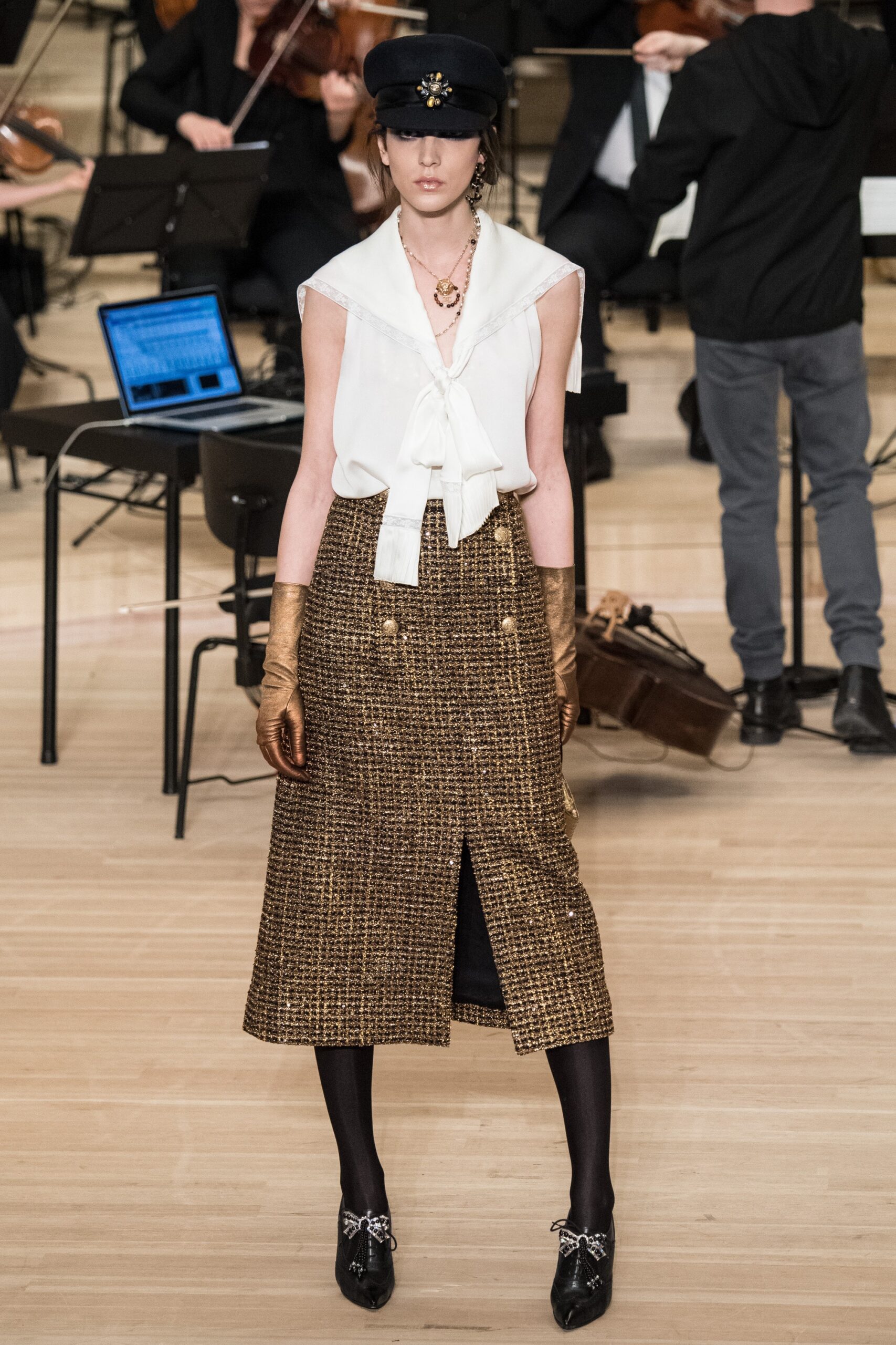Chanel F/W 18 Look 602