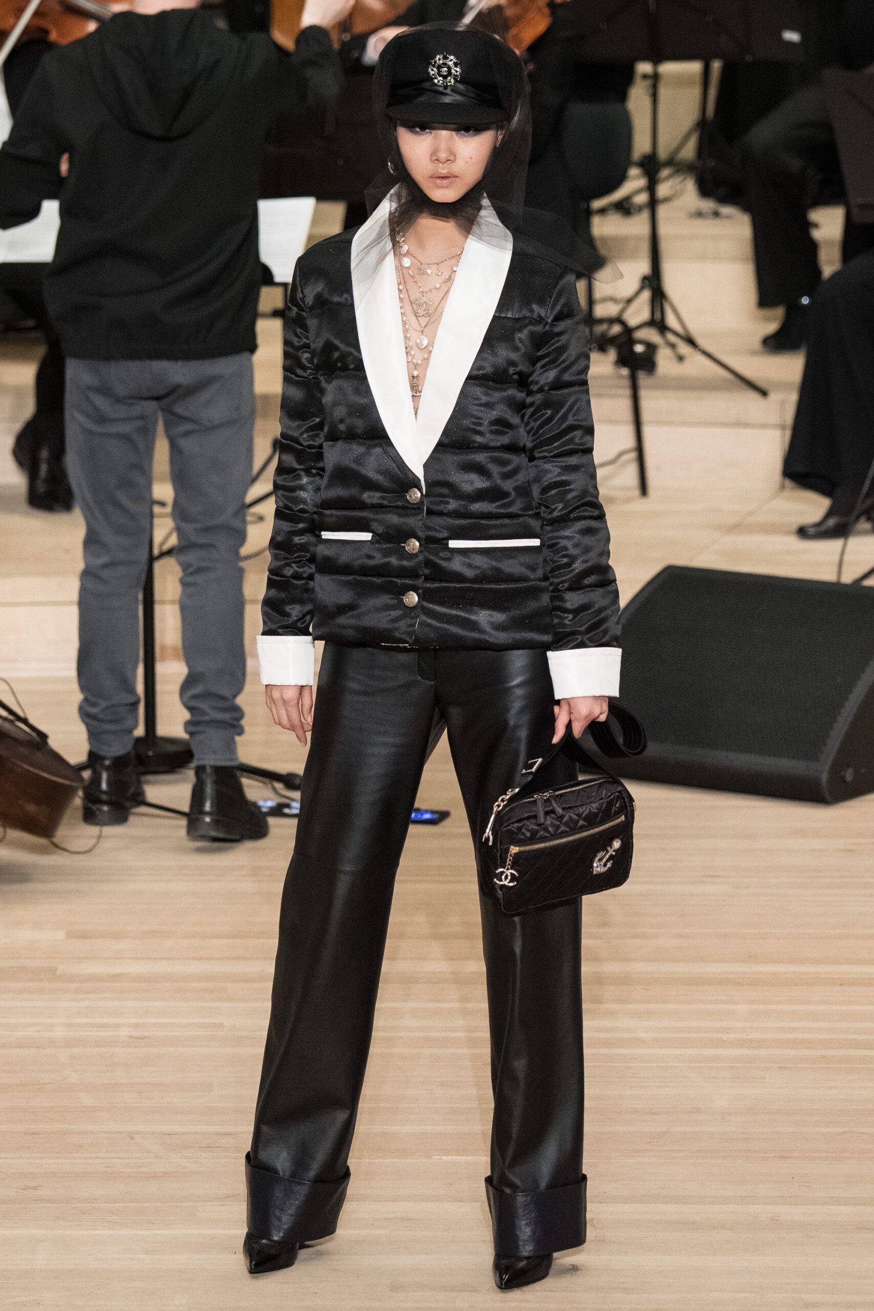 Chanel F/W 18 Look 665