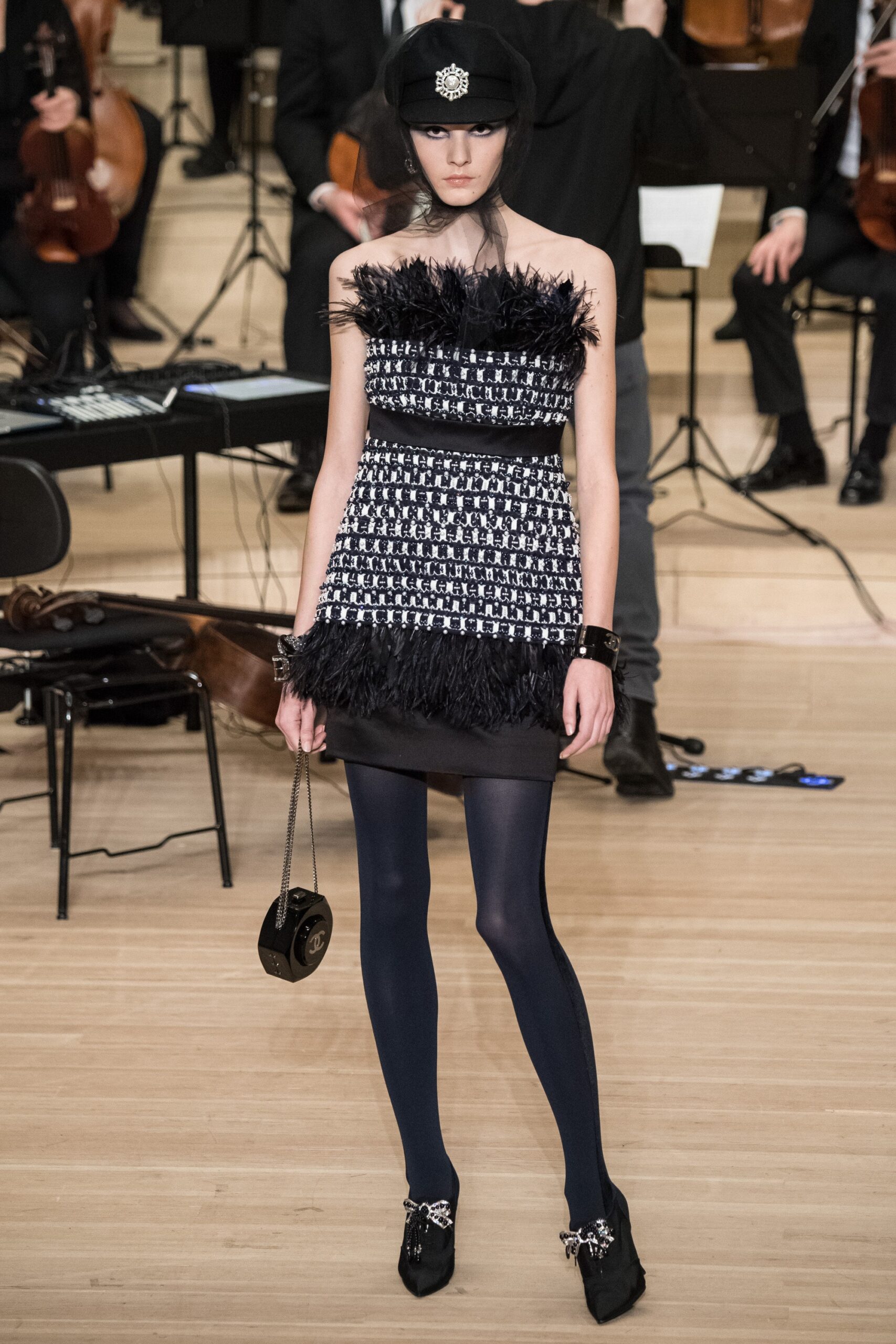 Chanel F/W 18 Look 940