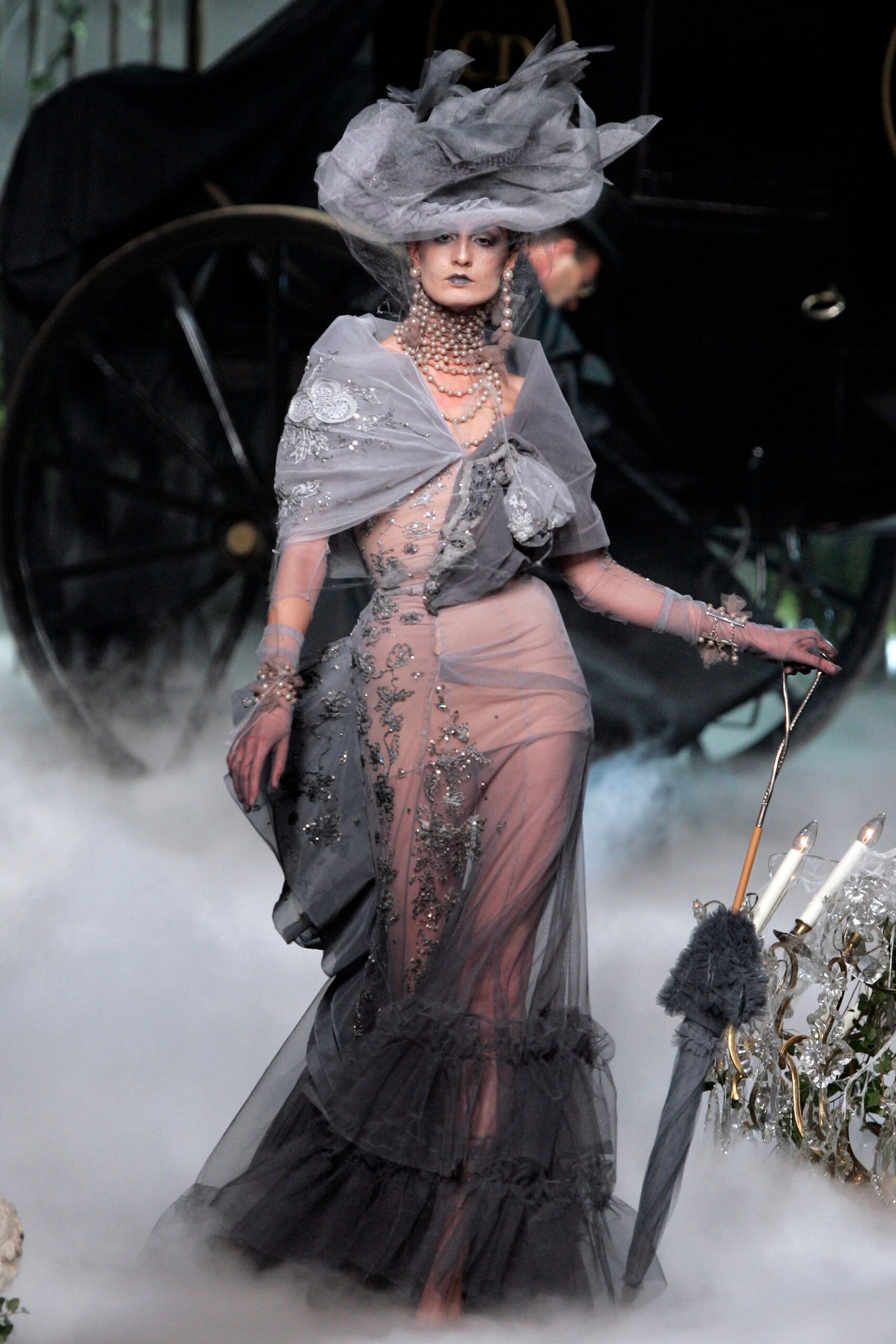 Christian Dior F/W 05 Couture Look 6