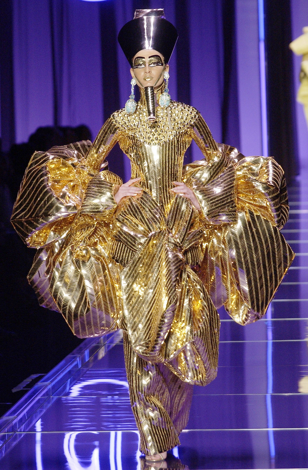 Christian Dior S/S 04 Couture Look 1