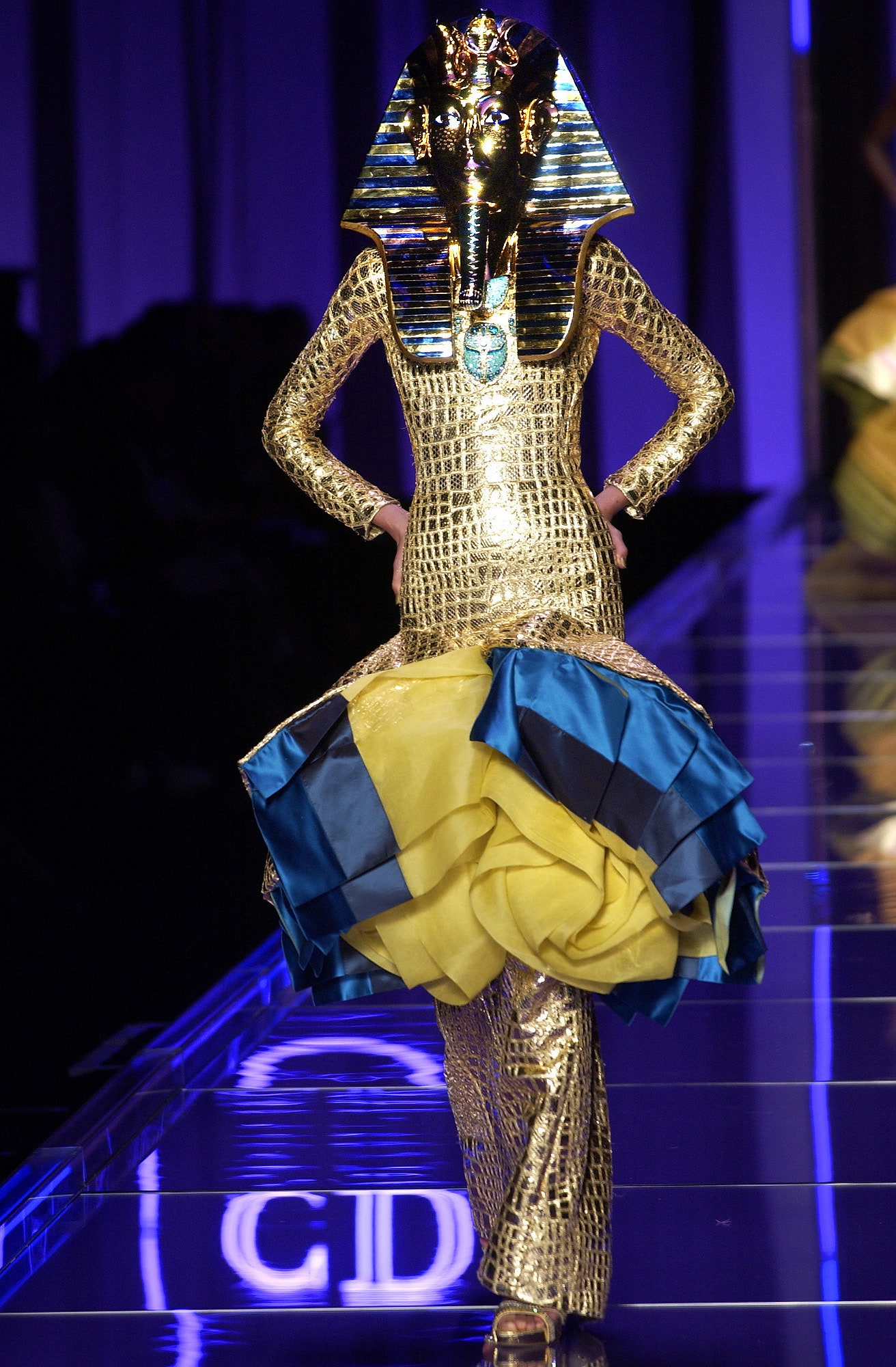 Christian Dior S/S 04 Couture Look 25