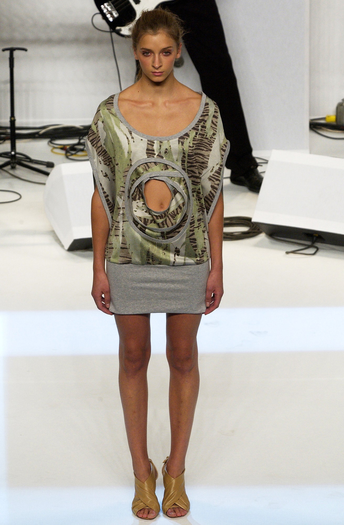 Chalayan S/S 03 Look 71
