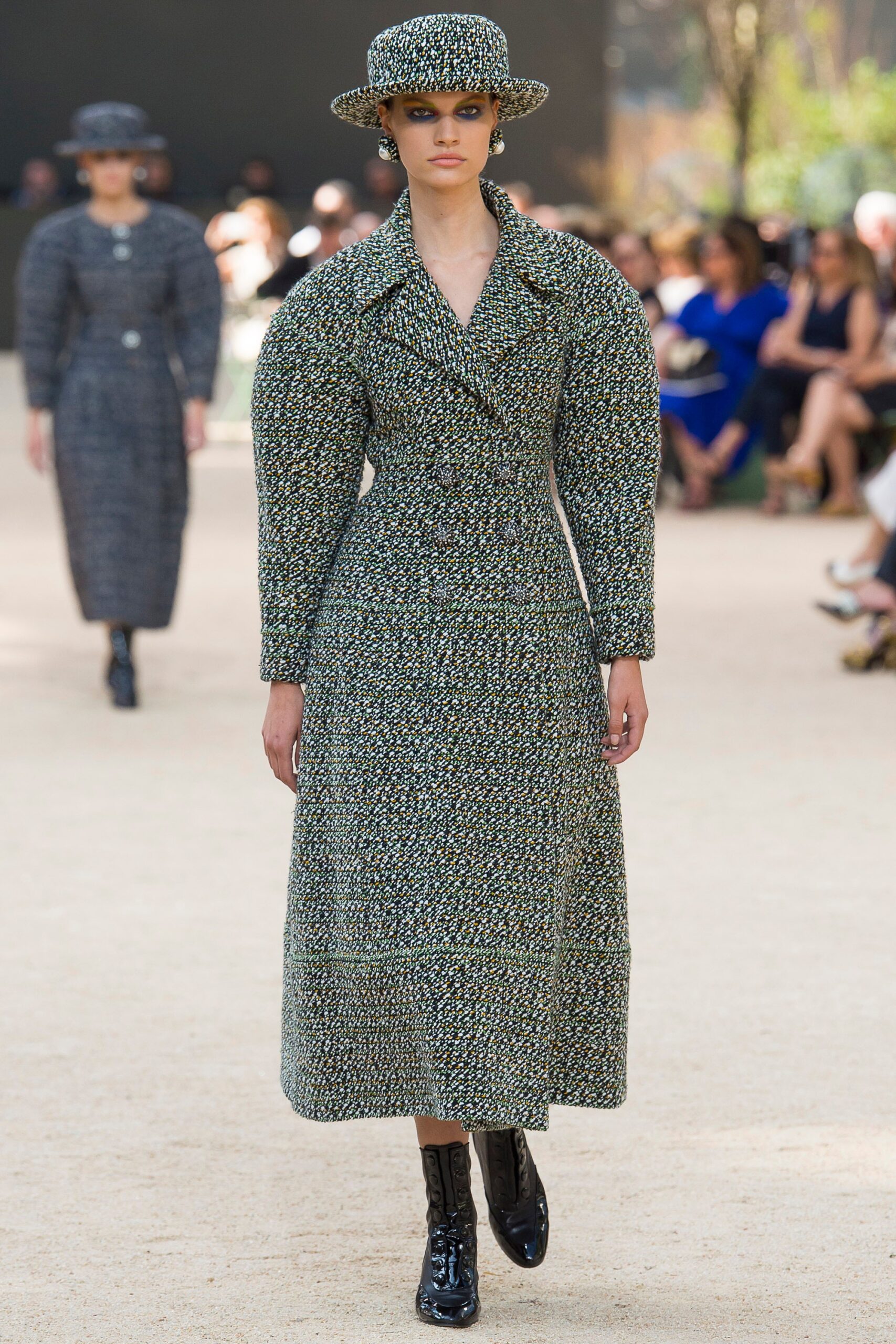 Chanel F/W 17 Couture Look 3