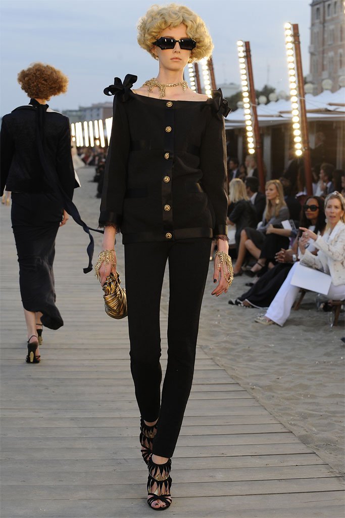 Chanel Resort 10 Look 385