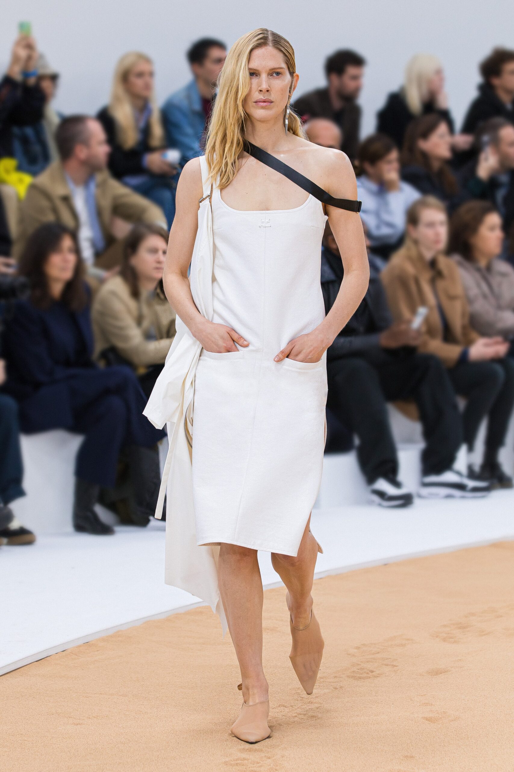 Courrèges S/S 23 Look 19