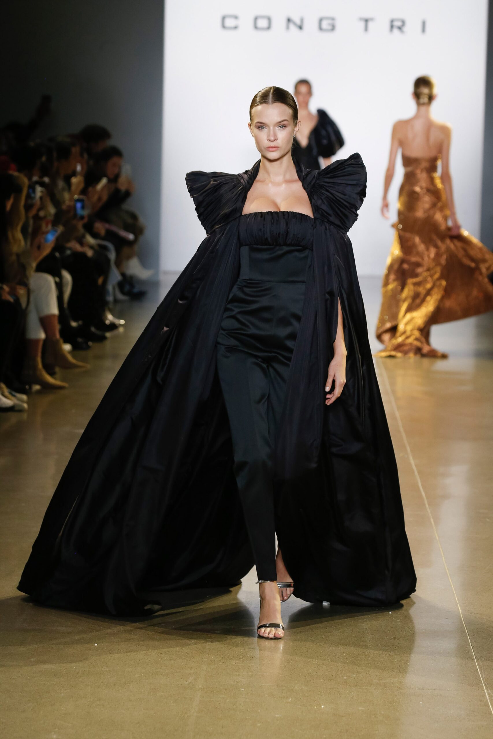 Cong Tri F/W 19 Look 585