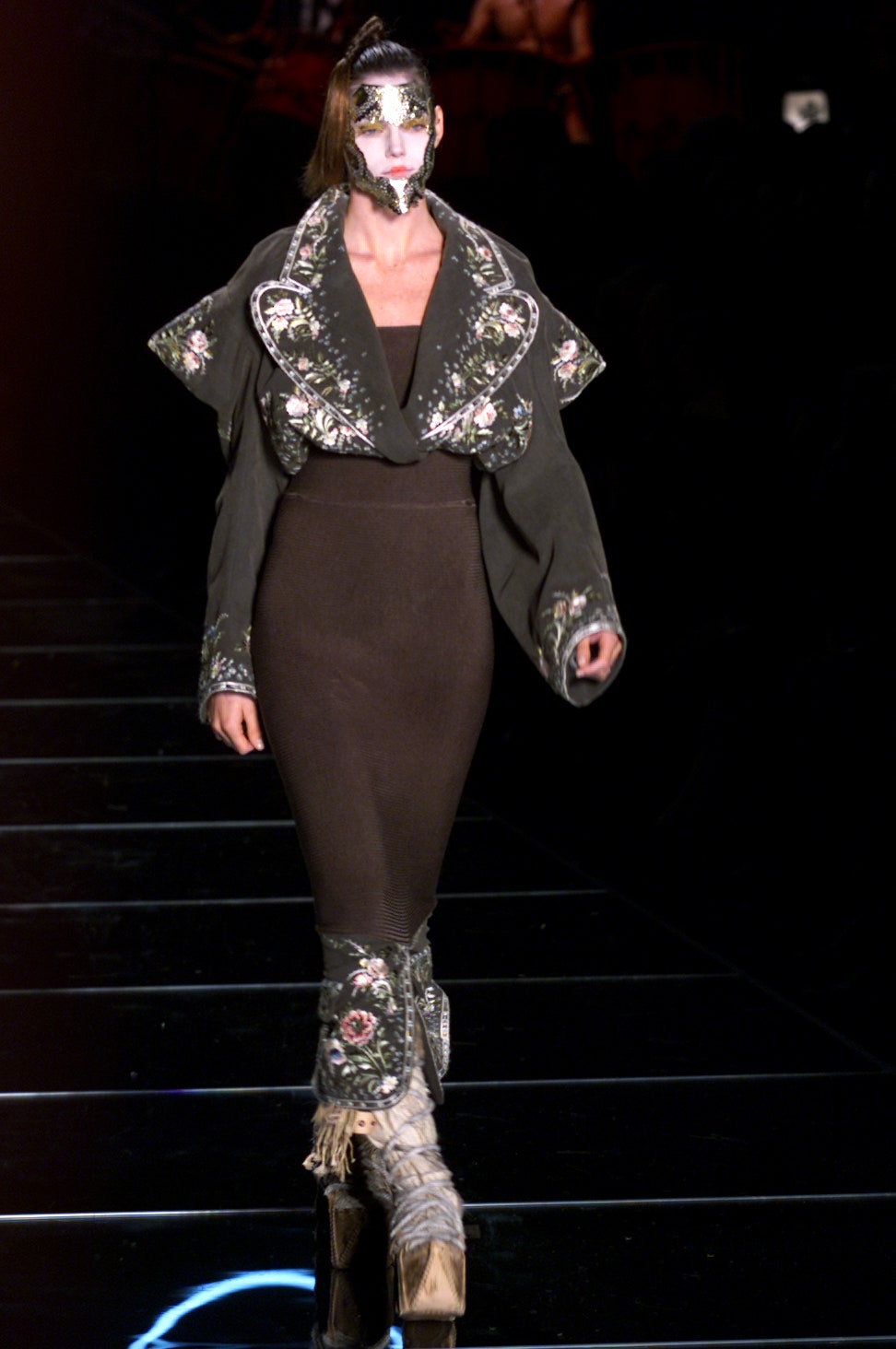 Christian Dior S/S 02 Couture Look 37