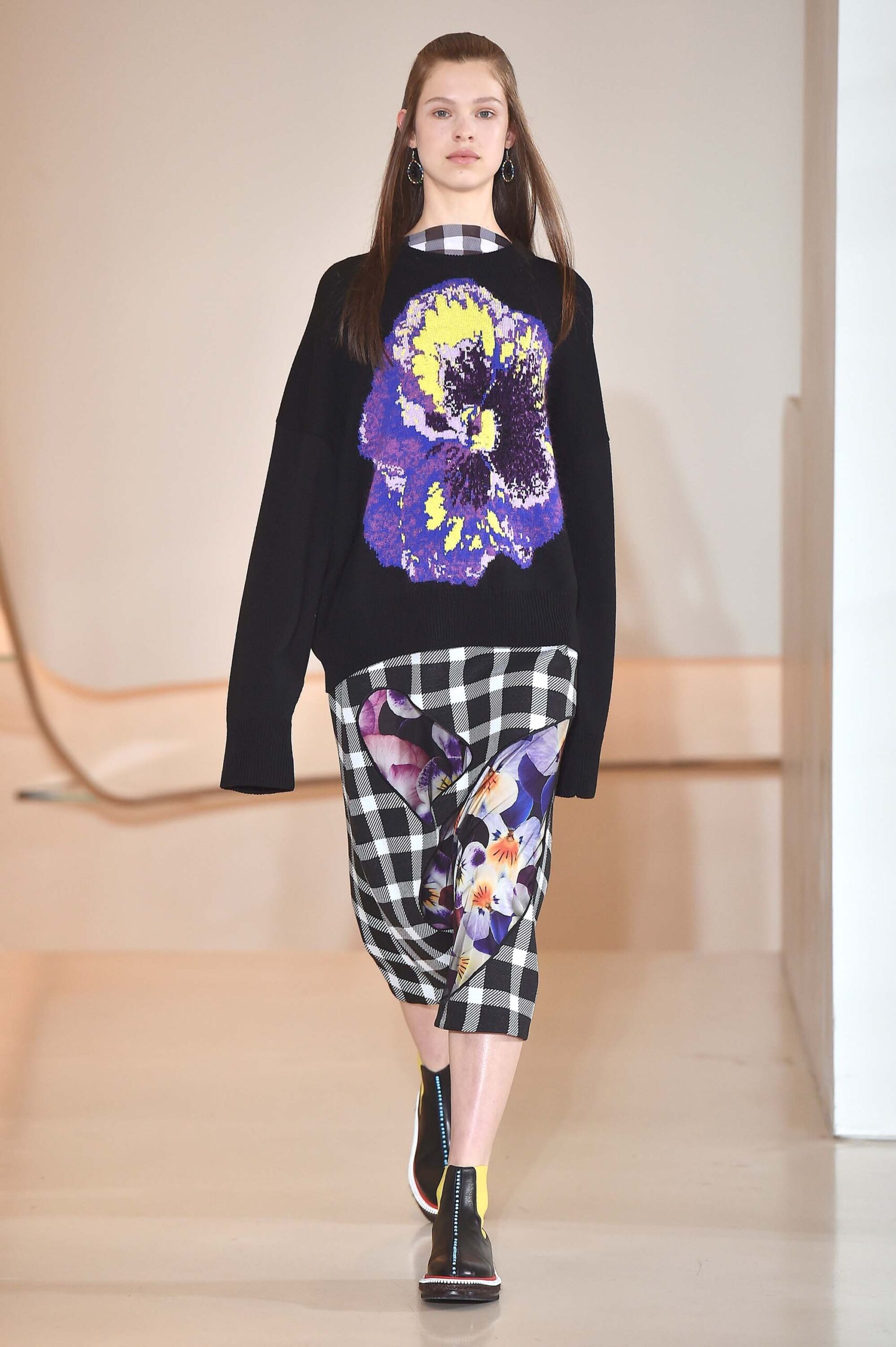 Christopher Kane Resort 17 Look 15