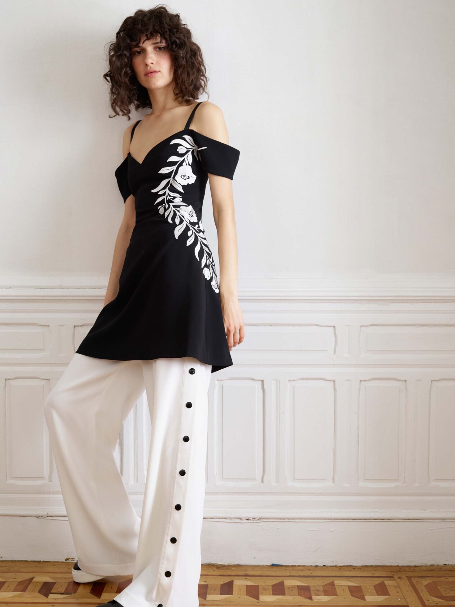 Cinq à Sept Resort 17 Look 54
