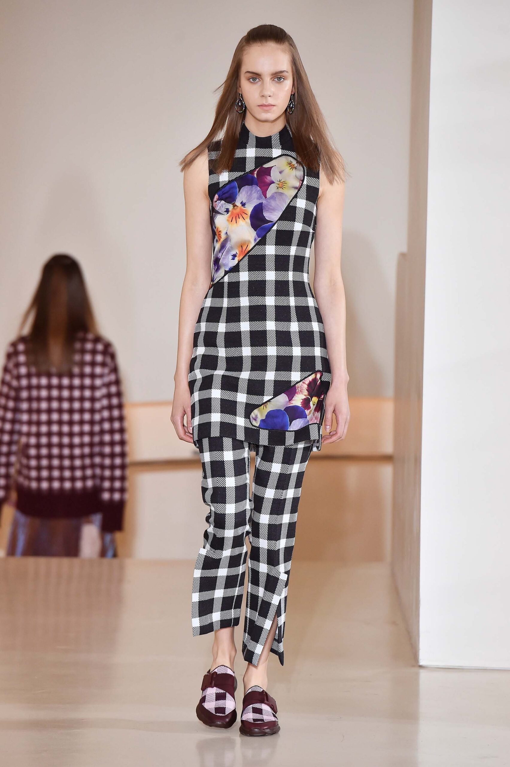 Christopher Kane Resort 17 Look 81