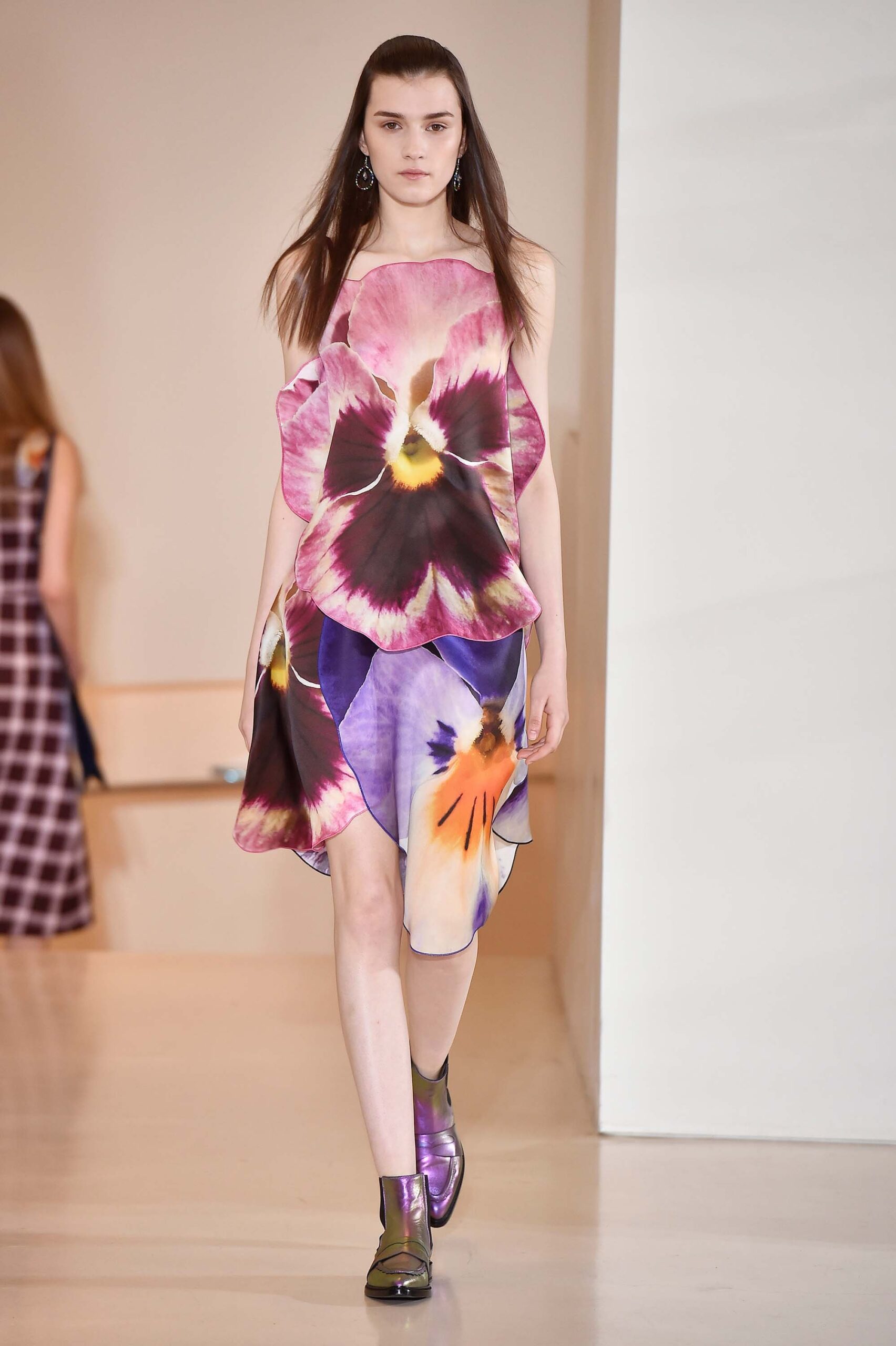 Christopher Kane Resort 17 Look 129