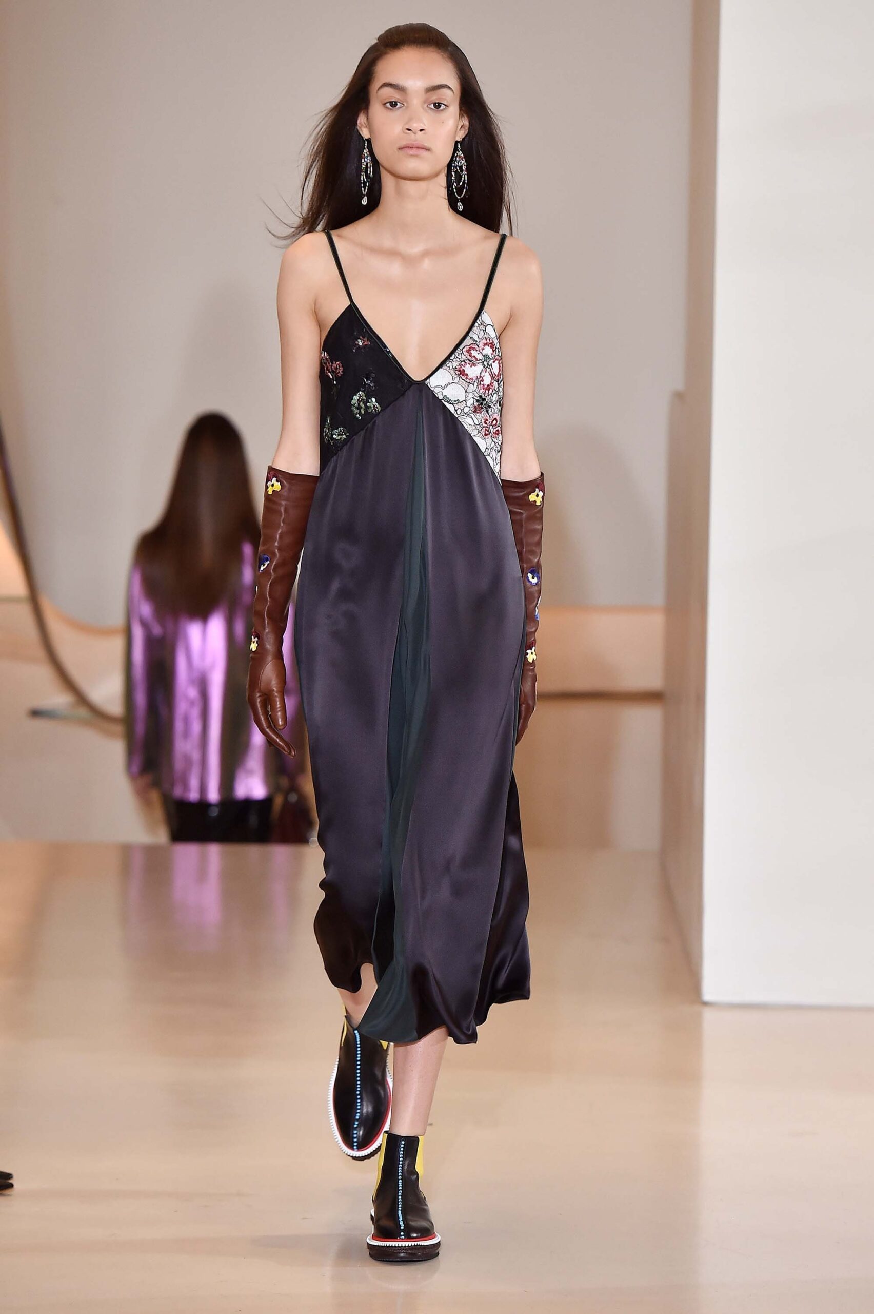 Christopher Kane Resort 17 Look 163