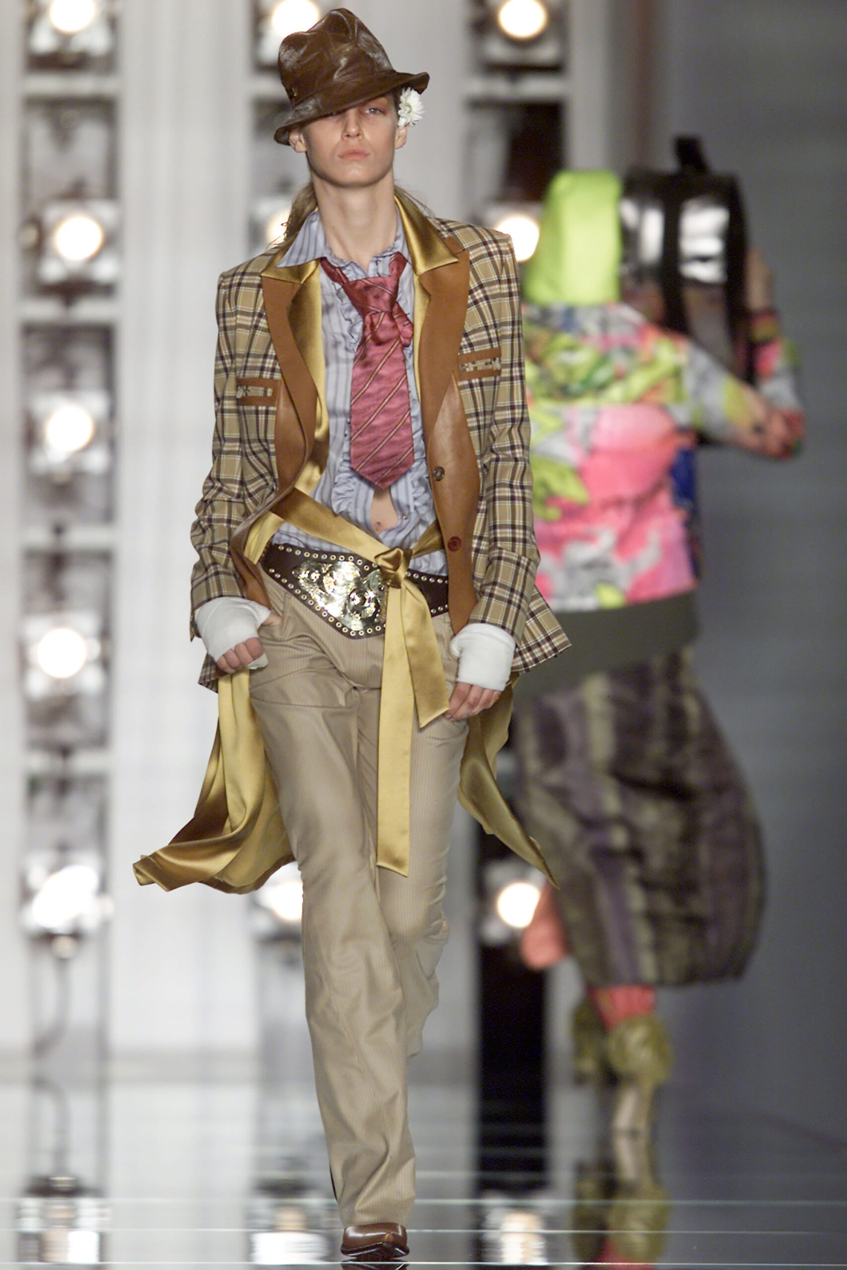 Christian Dior F/W 01 Look 136