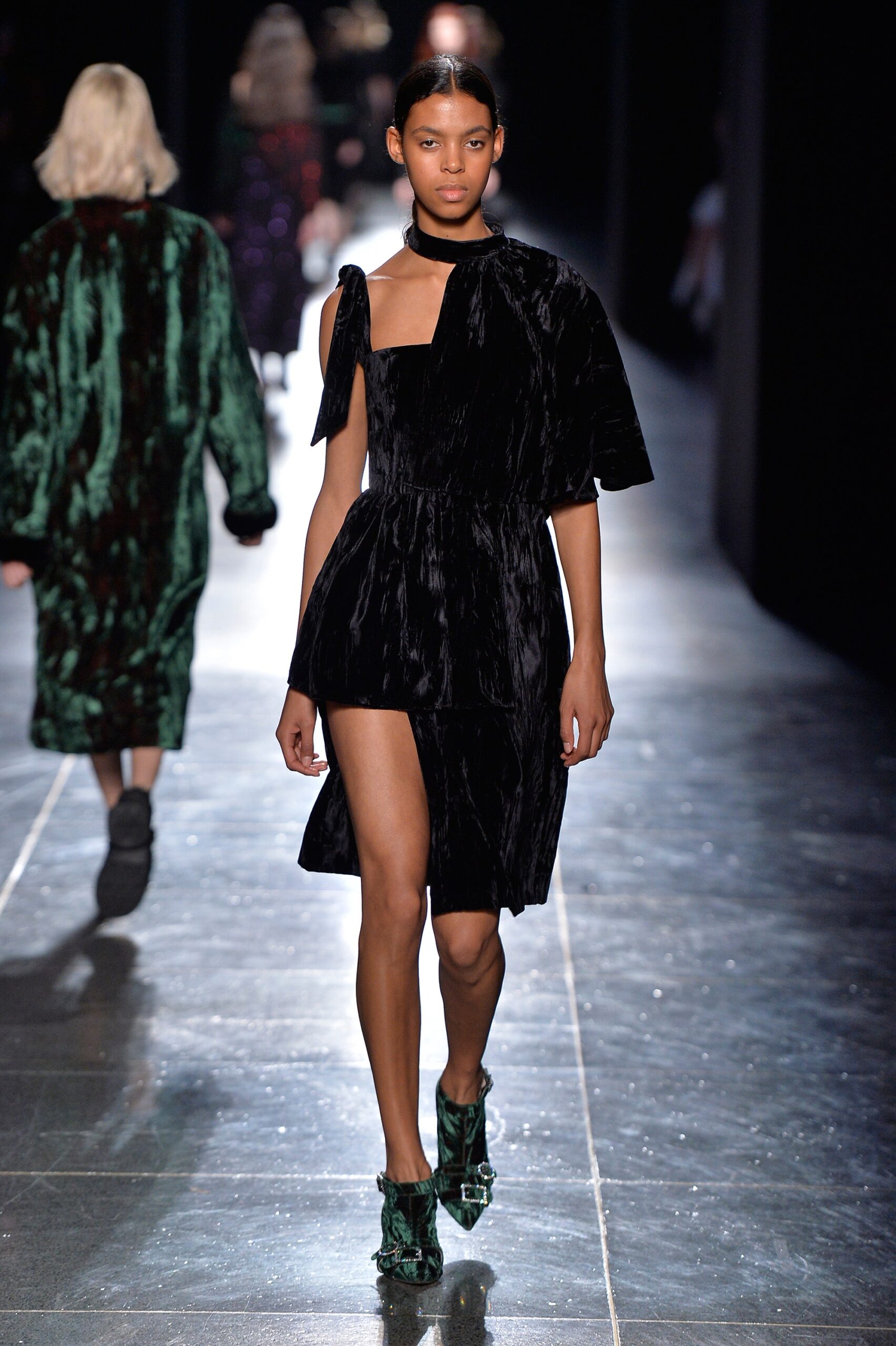 Christopher Kane F/W 18 Look 433