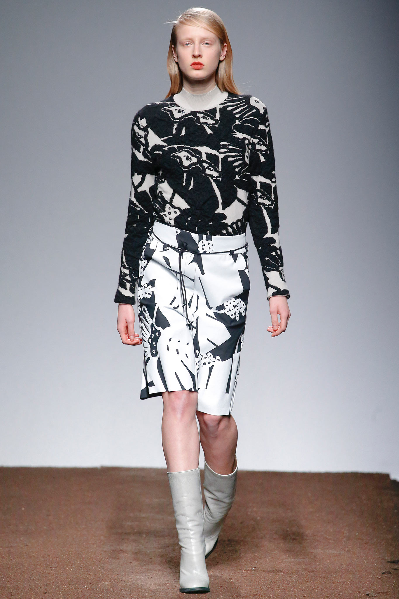 Christian Wijnants F/W 15 Look 1