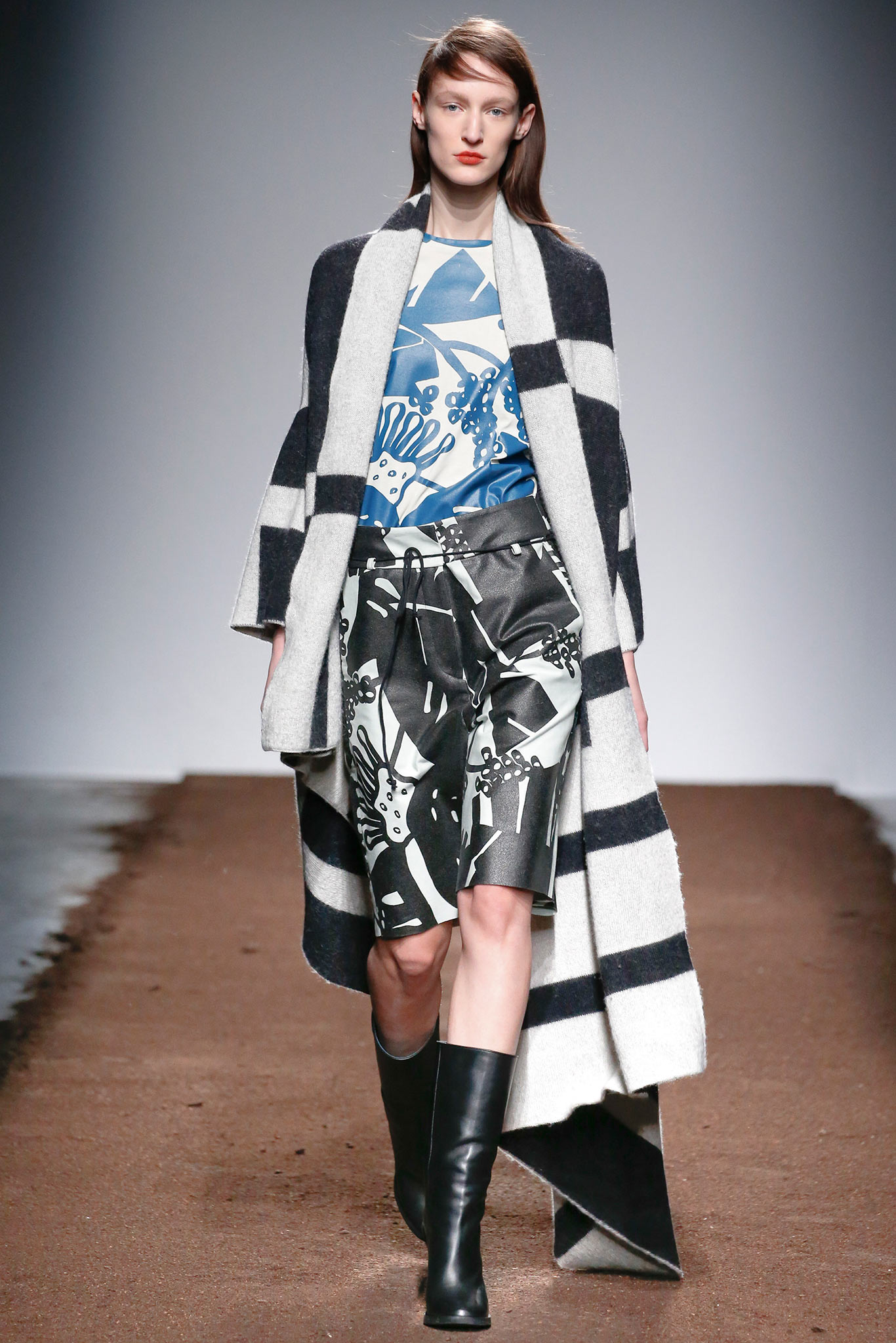 Christian Wijnants F/W 15 Look 32