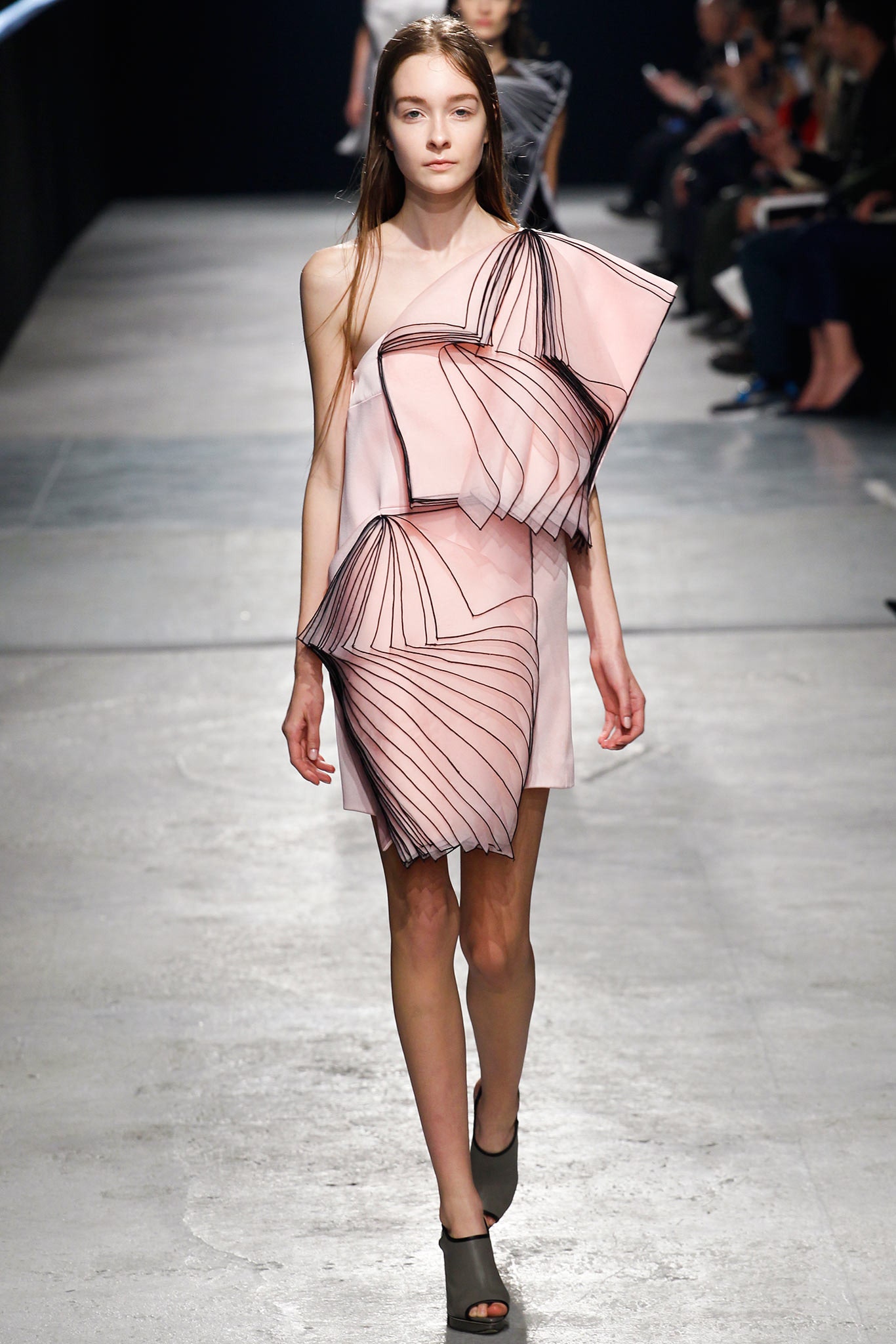 Christopher Kane F/W 14 Look 410