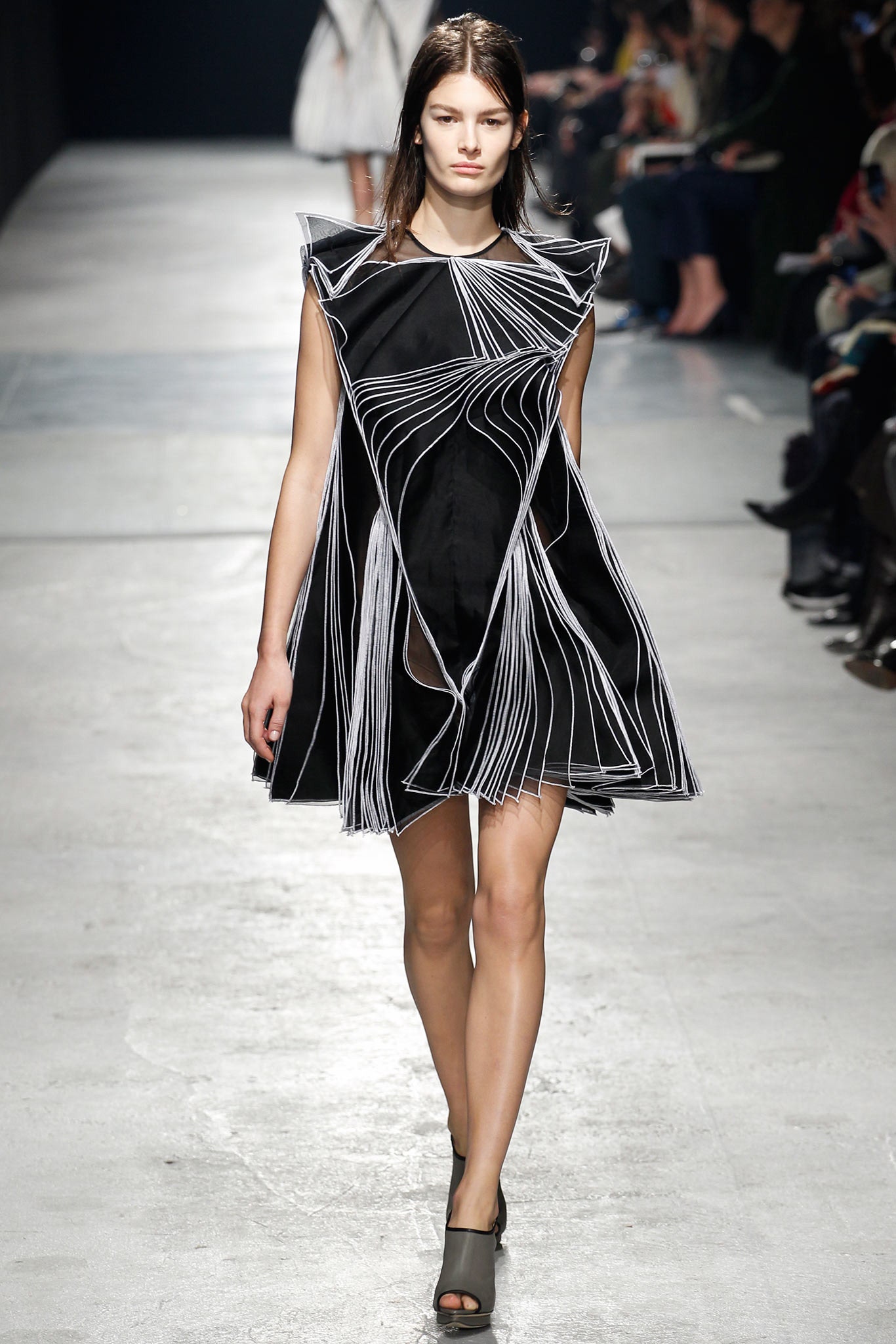 Christopher Kane F/W 14 Look 415