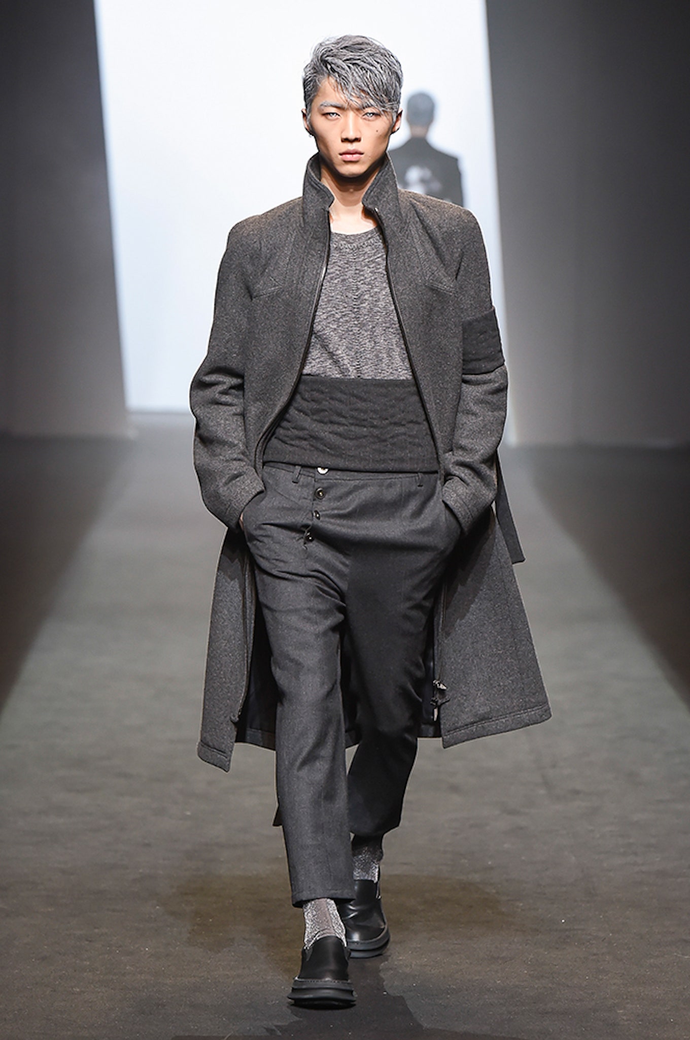 D.Gnak Seoul F/W 17 Look 3
