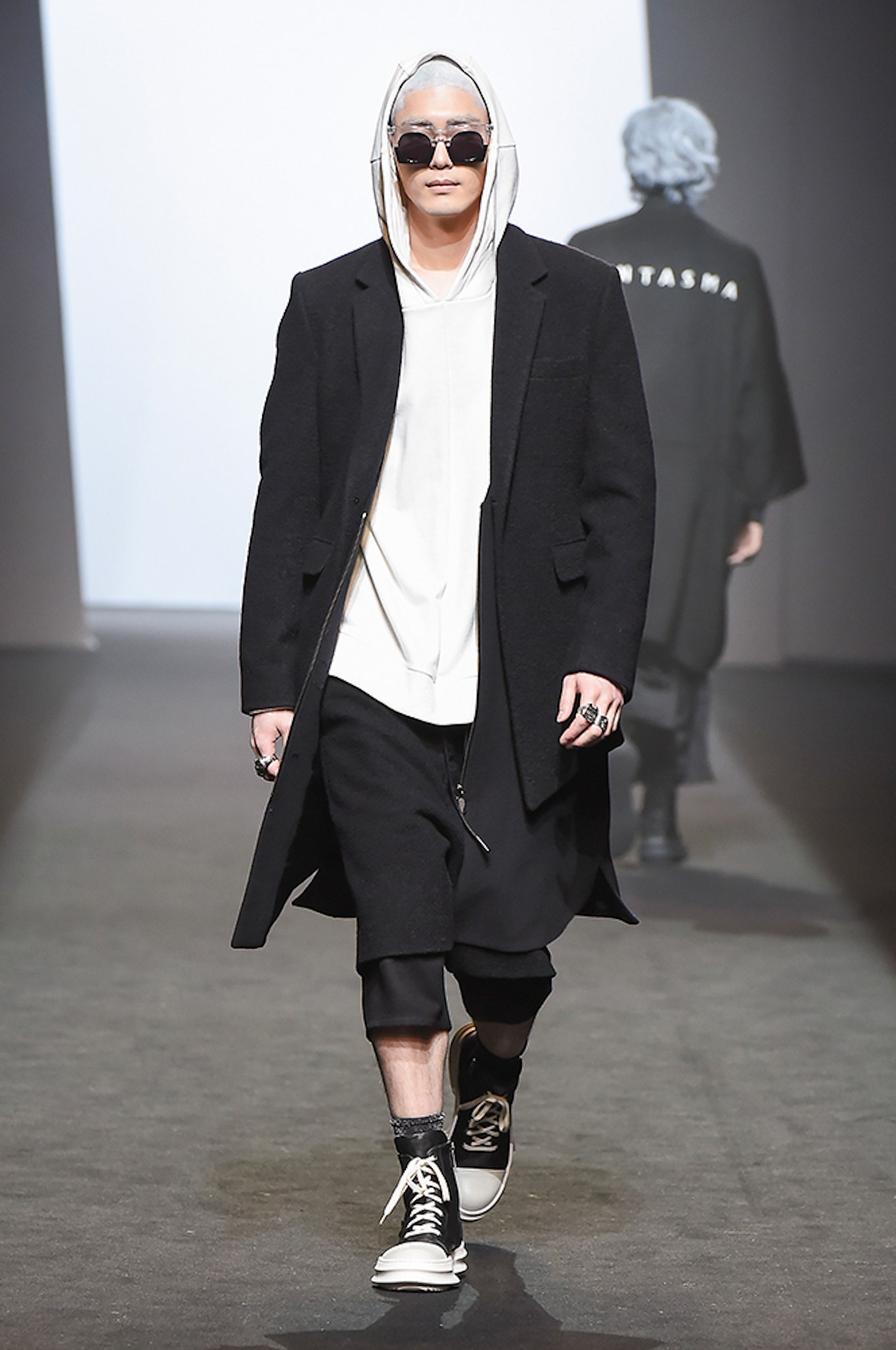 D.Gnak Seoul F/W 17 Look 27