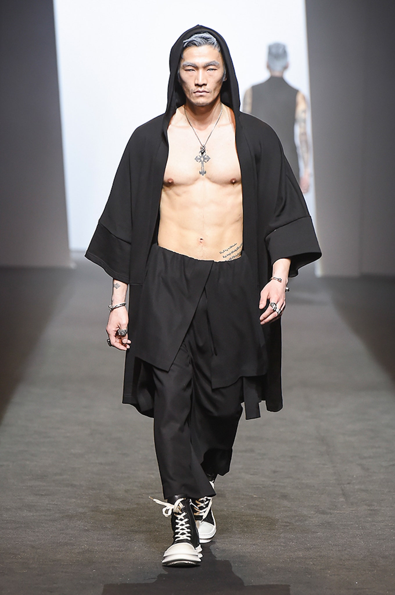 D.Gnak Seoul F/W 17 Look 36