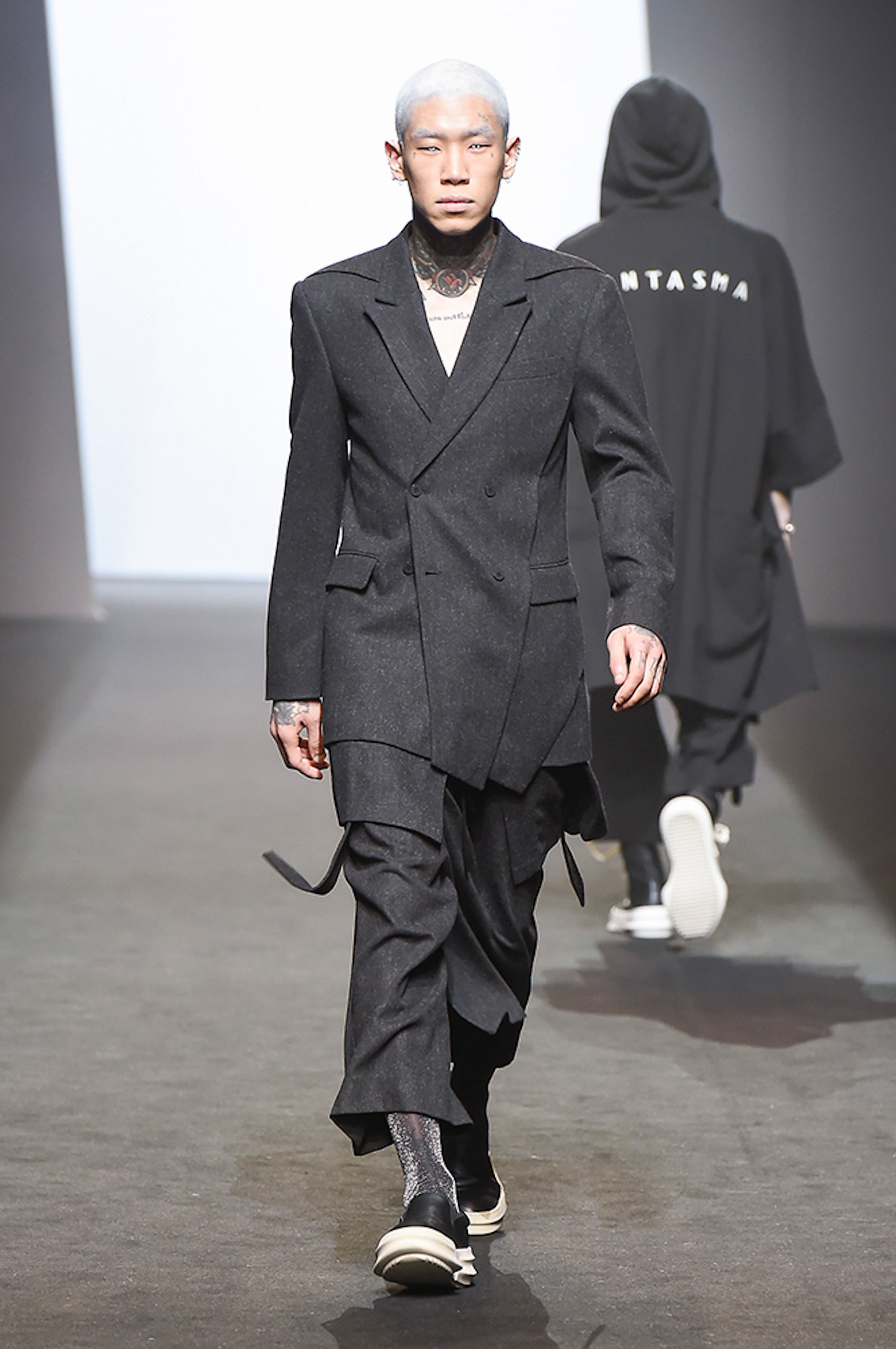 D.Gnak Seoul F/W 17 Look 37