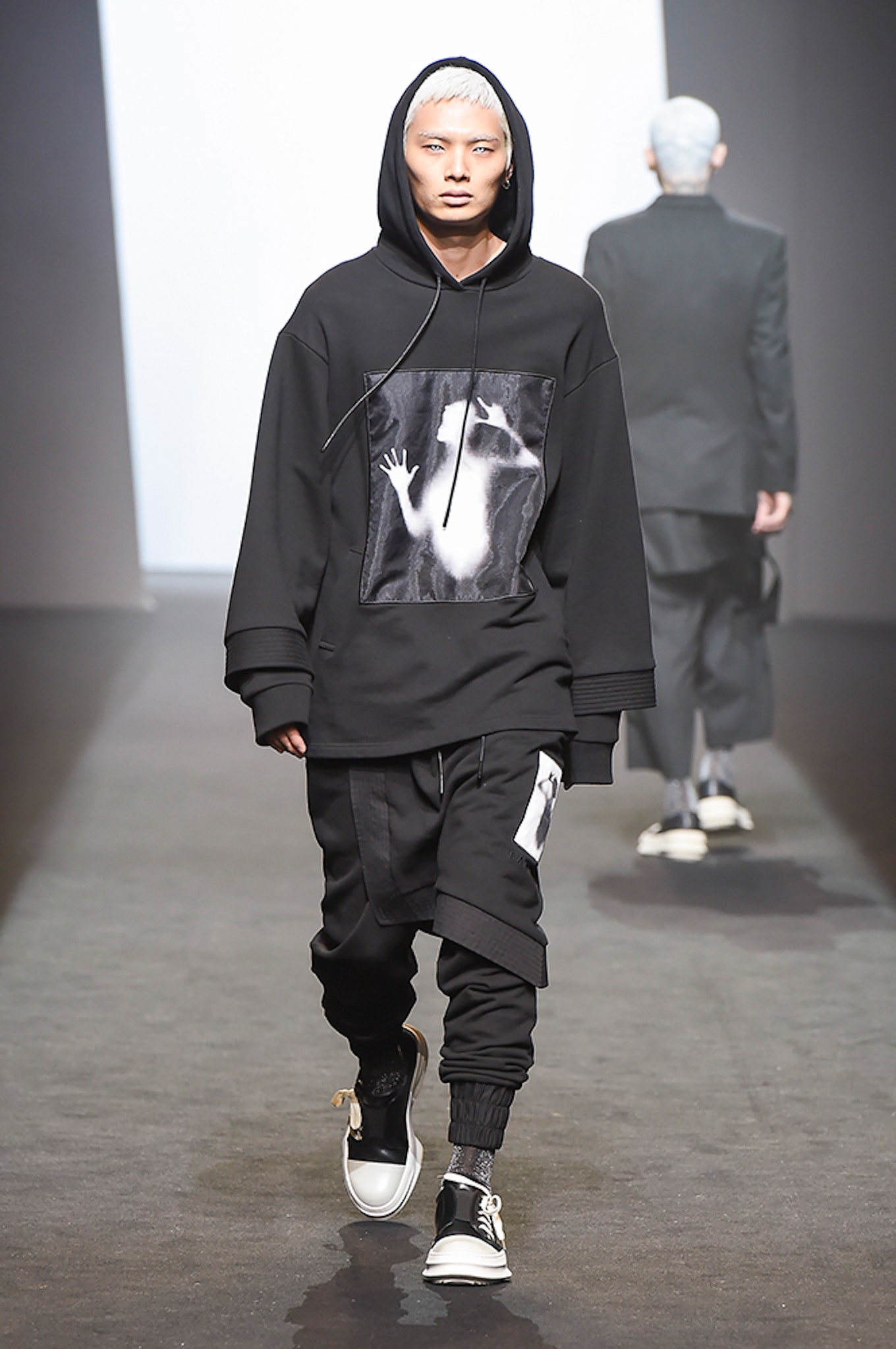 D.Gnak Seoul F/W 17 Look 40
