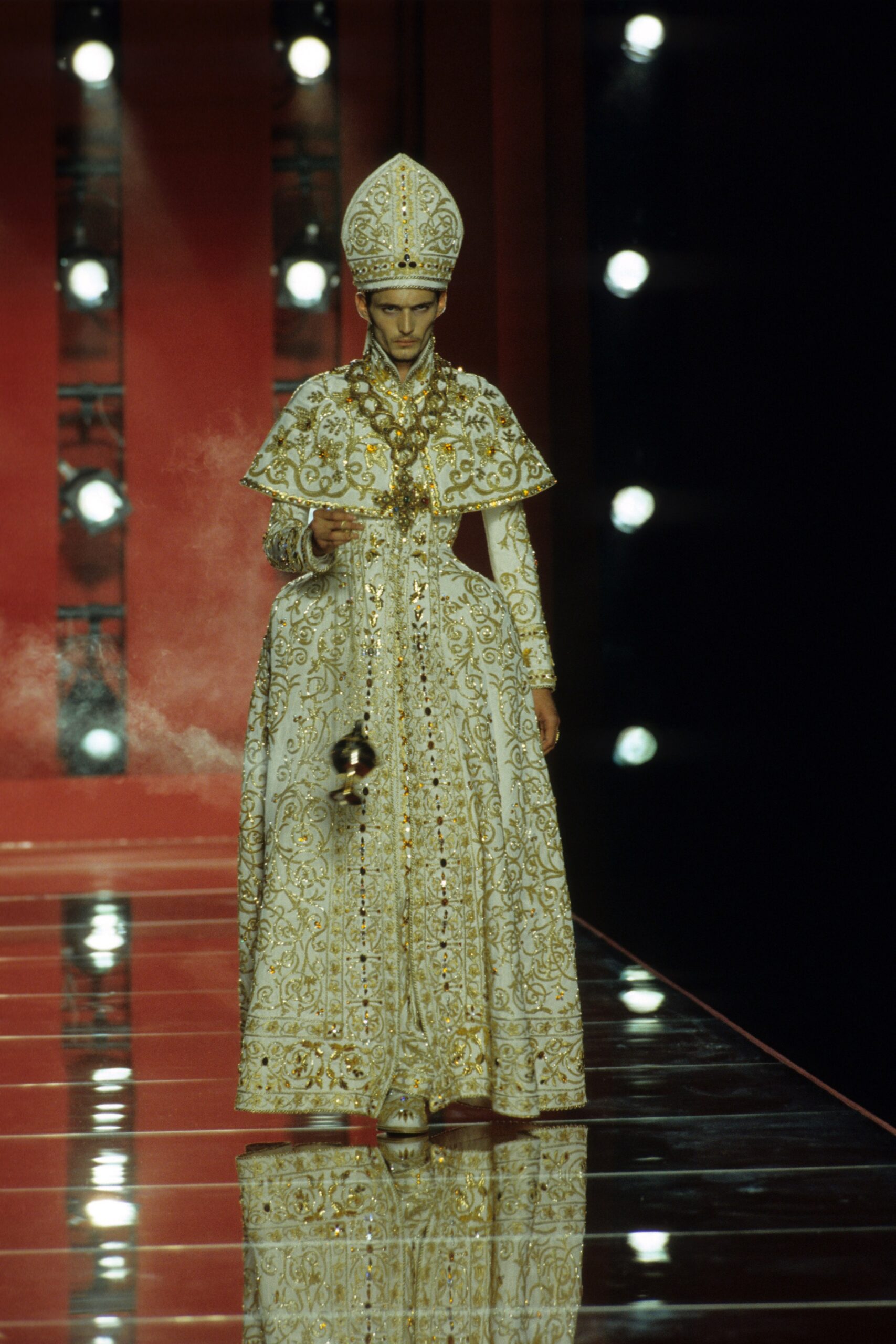 Christian Dior F/W 00 Couture Look 2