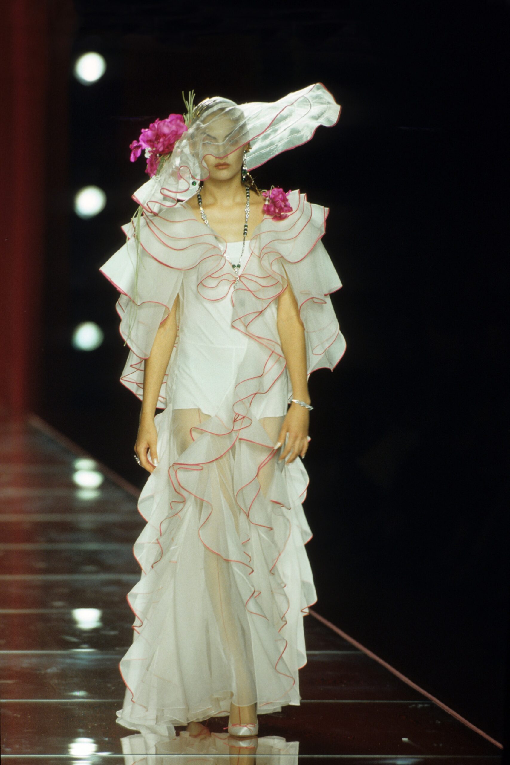 Christian Dior F/W 00 Couture Look 34