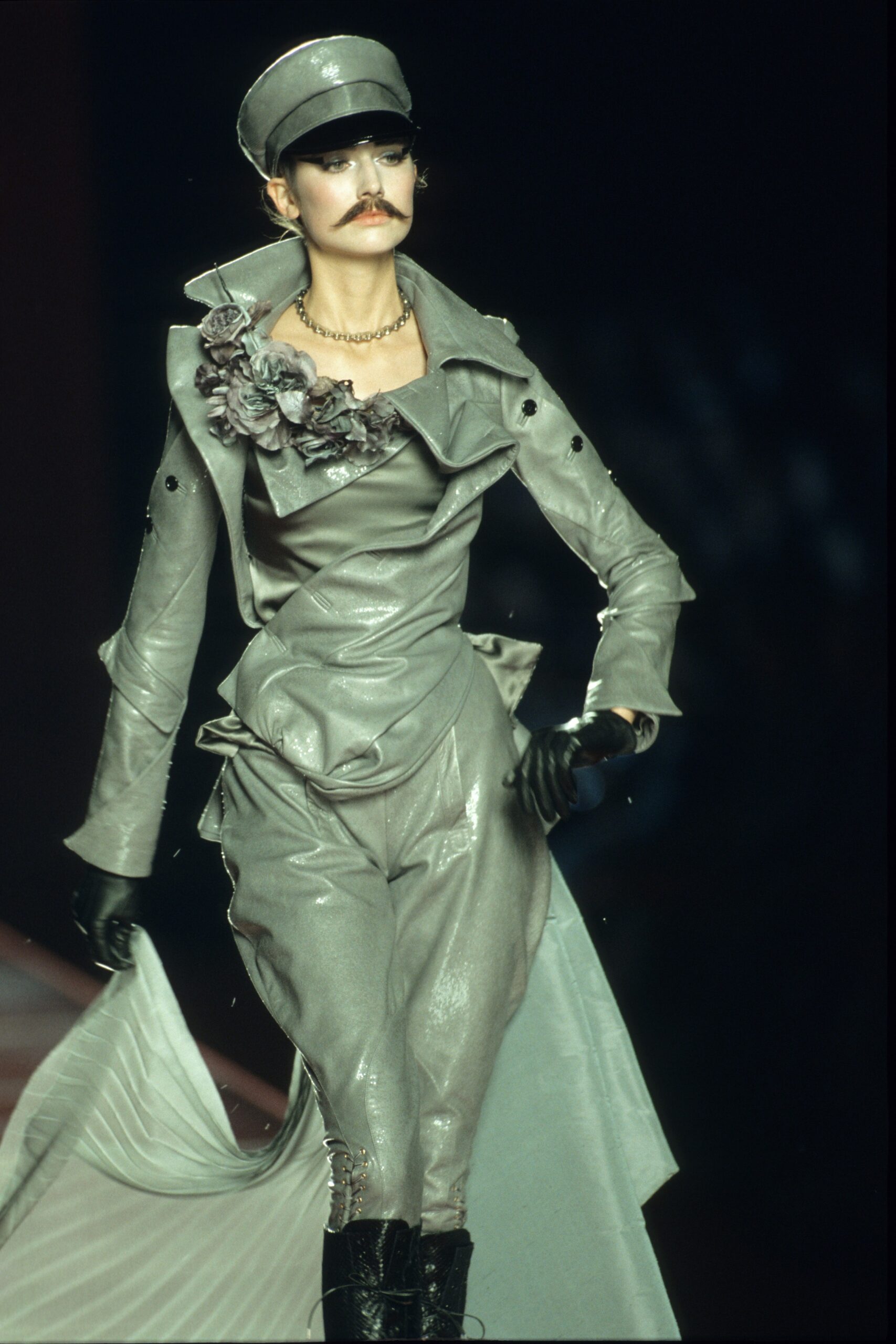 Christian Dior F/W 00 Couture Look 132