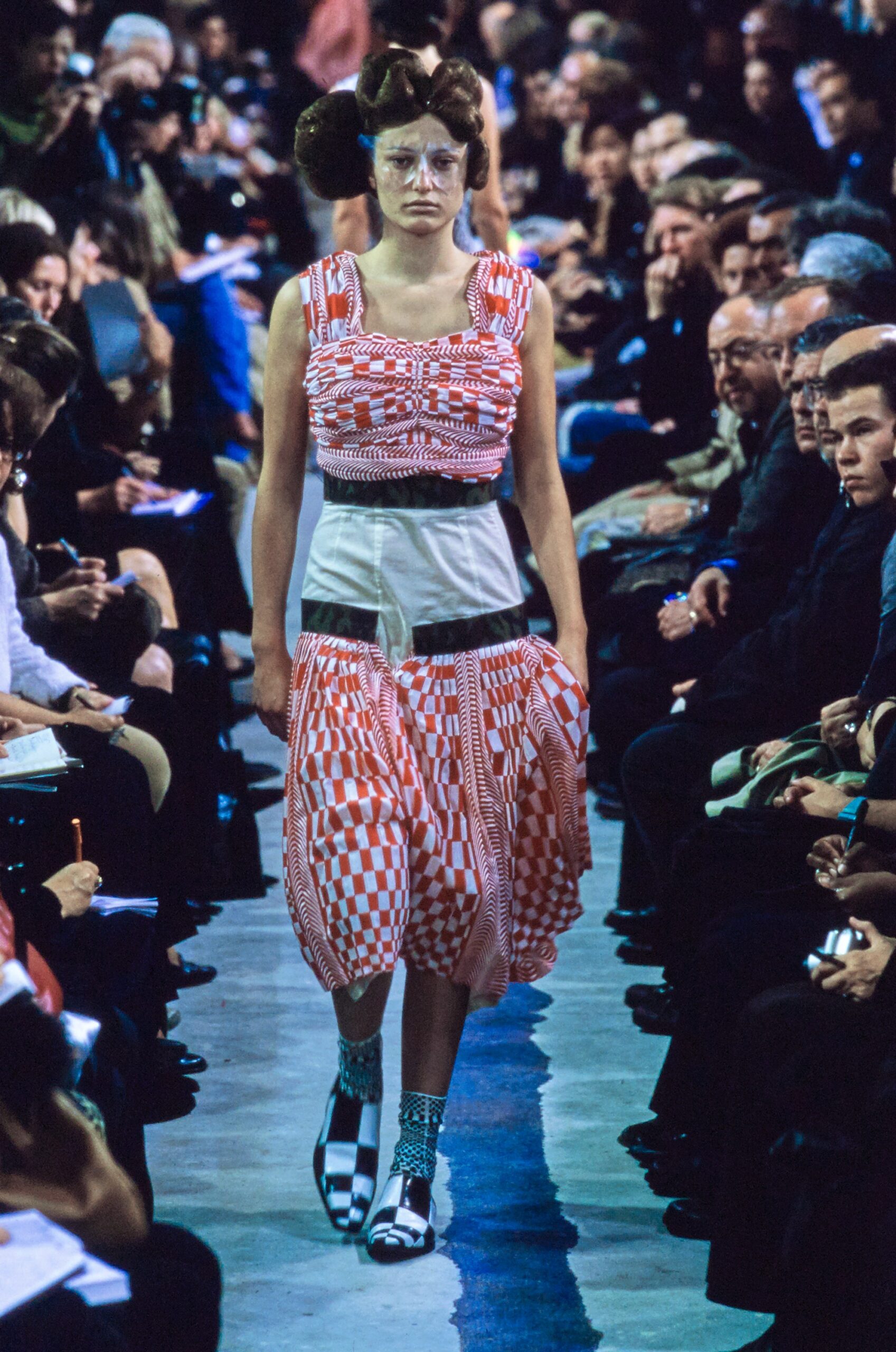 Comme des Garçons S/S 01 Look 142