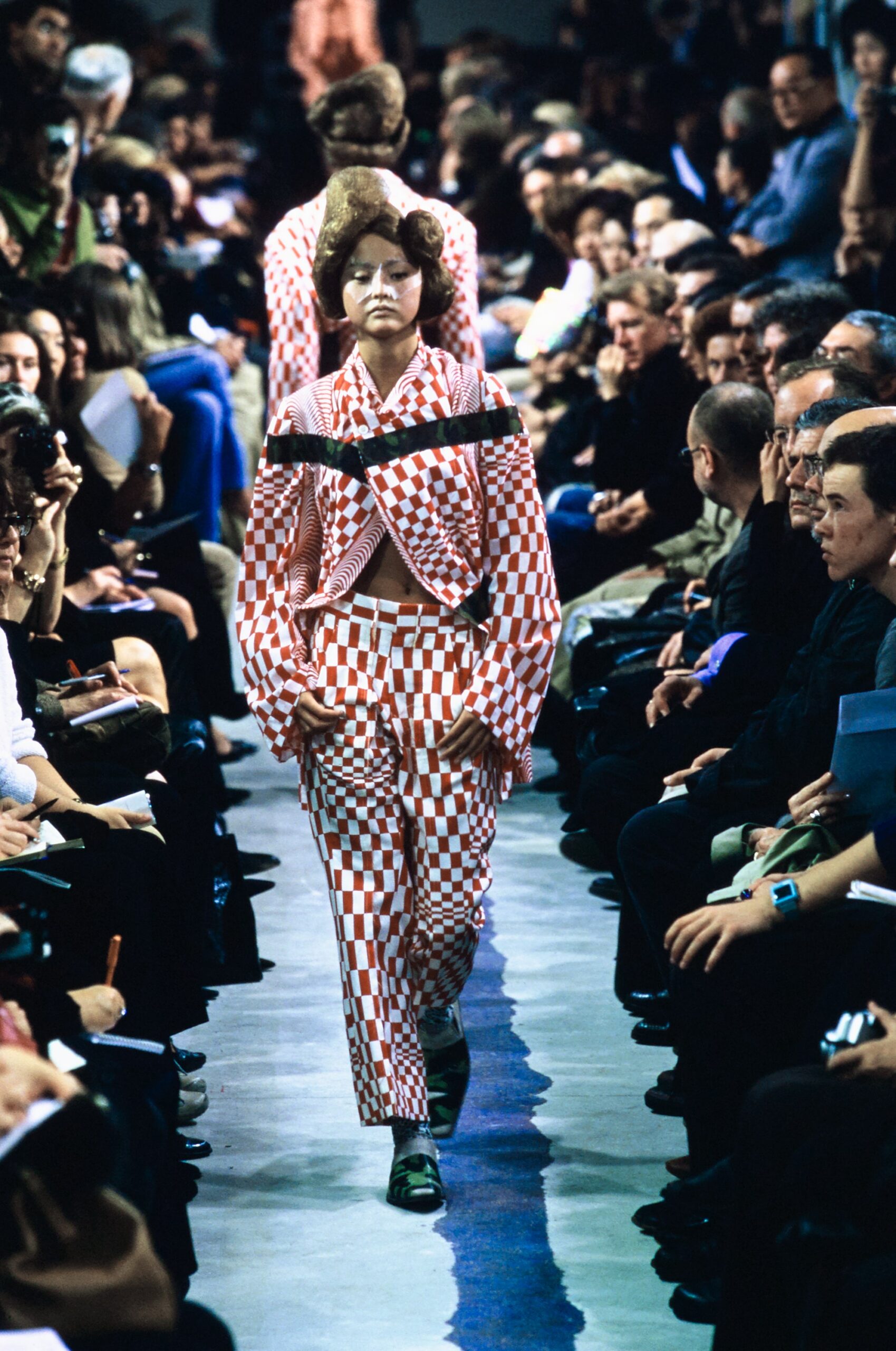 Comme des Garçons S/S 01 Look 384