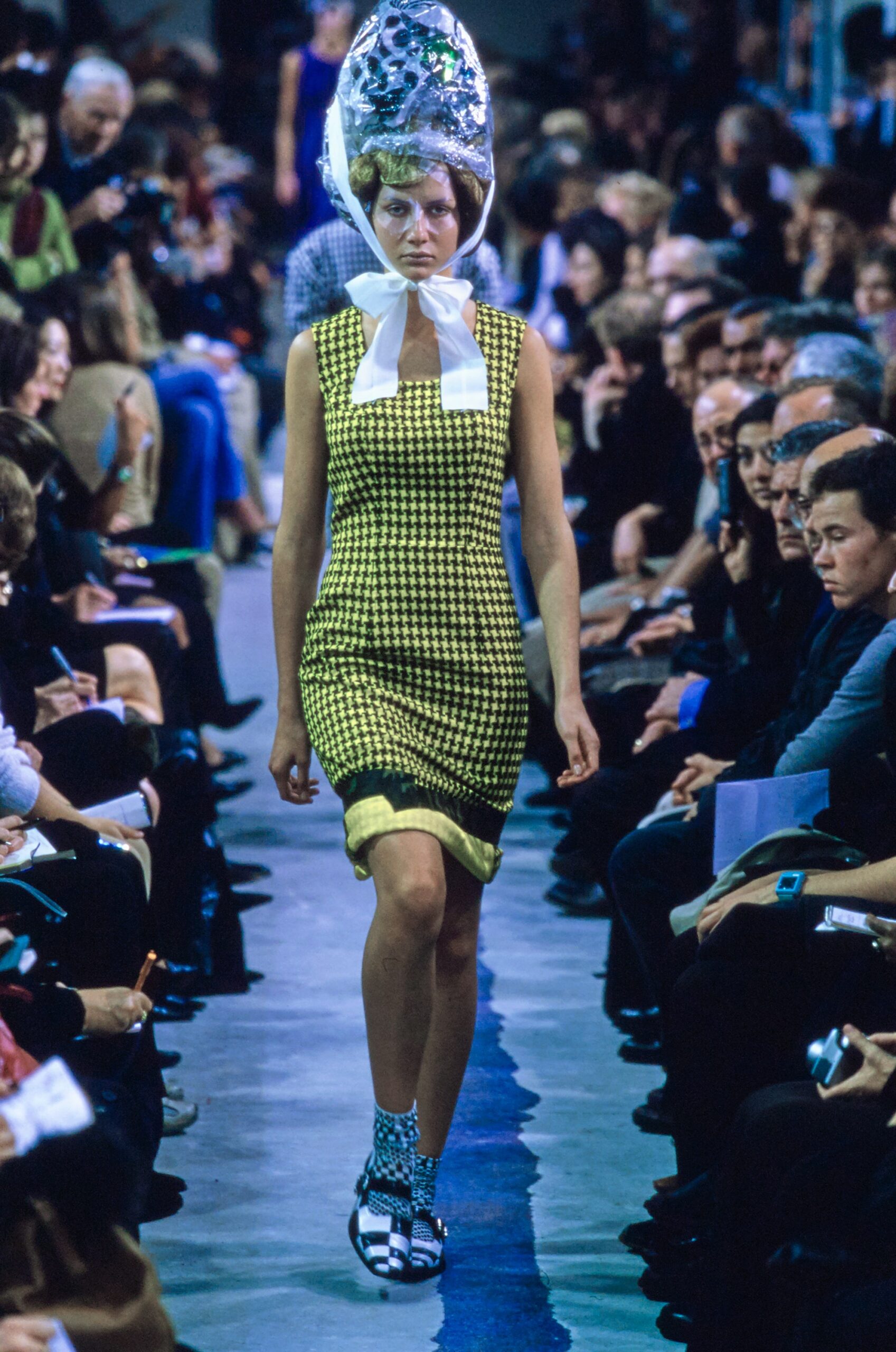 Comme des Garçons S/S 01 Look 463