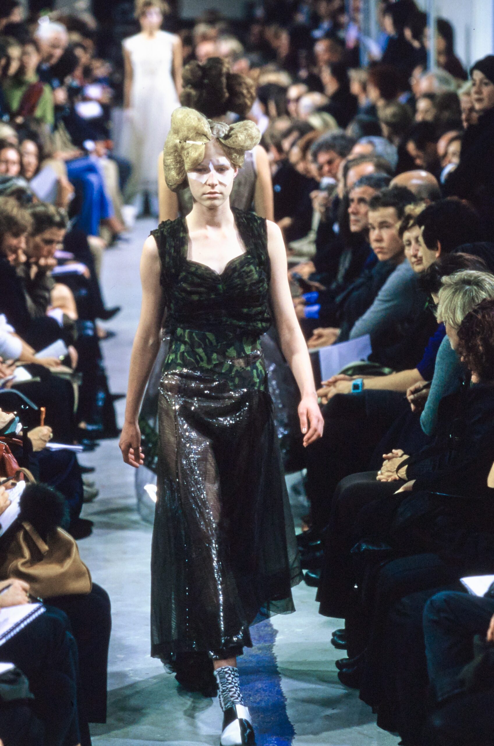 Comme des Garçons S/S 01 Look 513